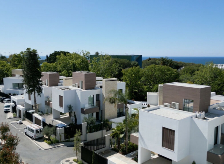 Resale - House -
Marbella