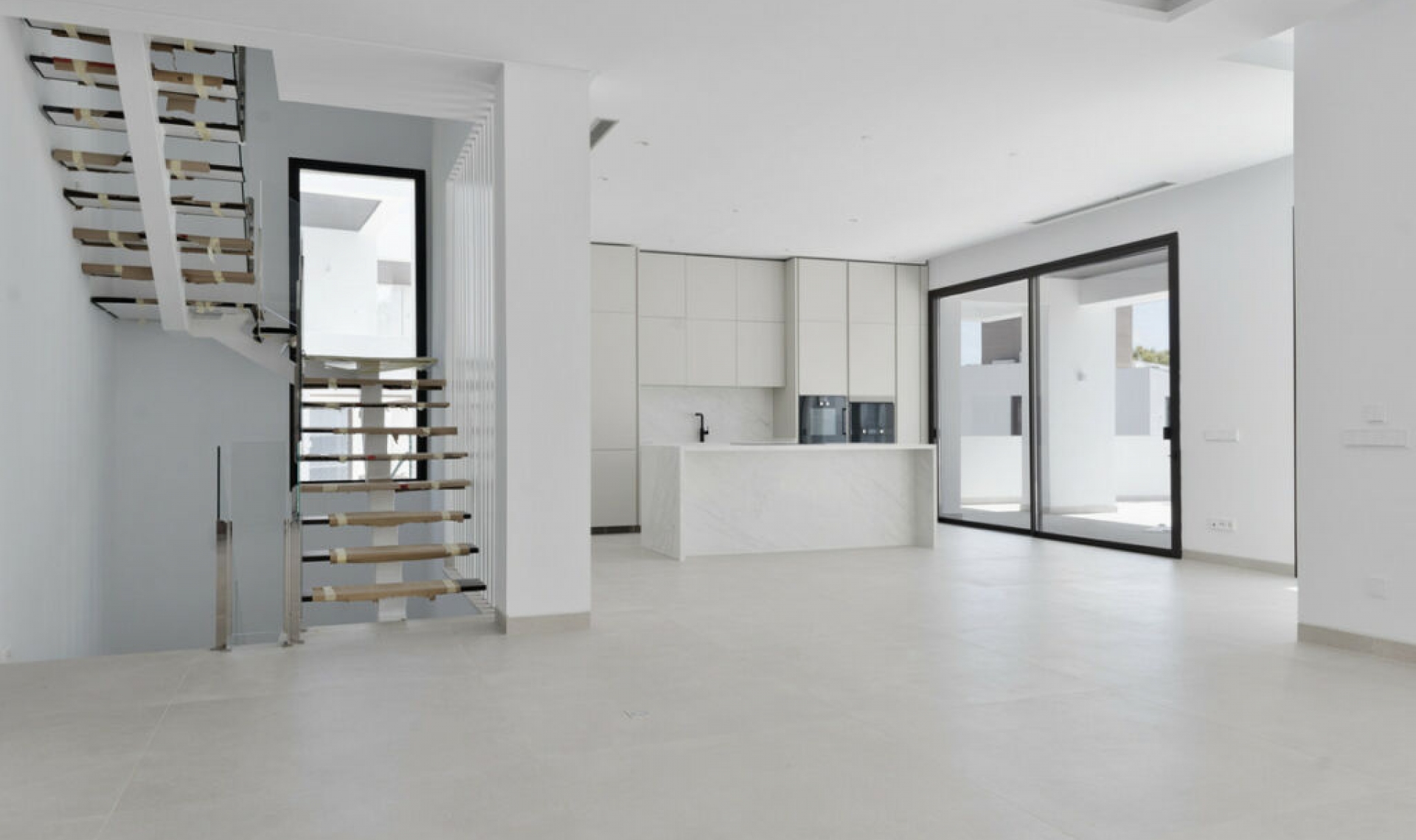 Resale - House -
Marbella