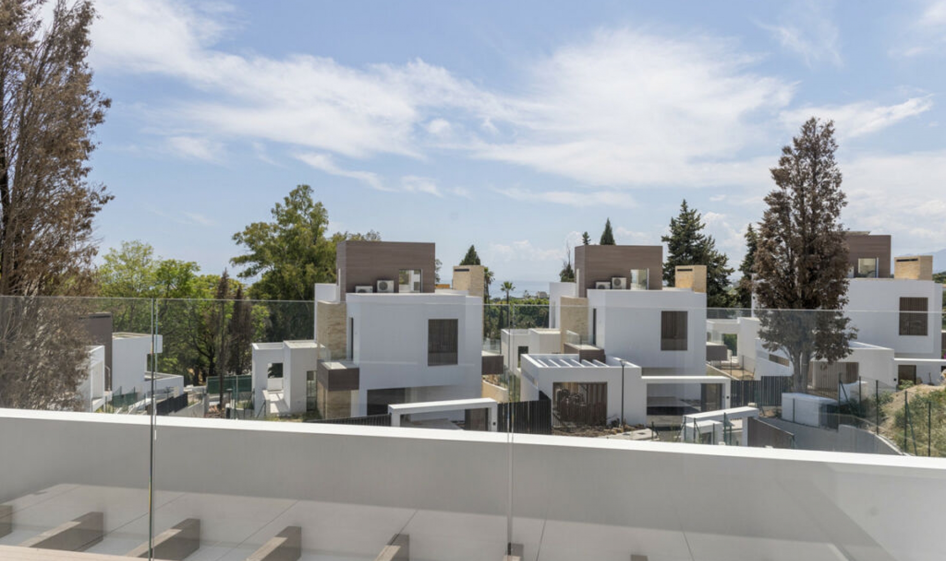 Resale - House -
Marbella