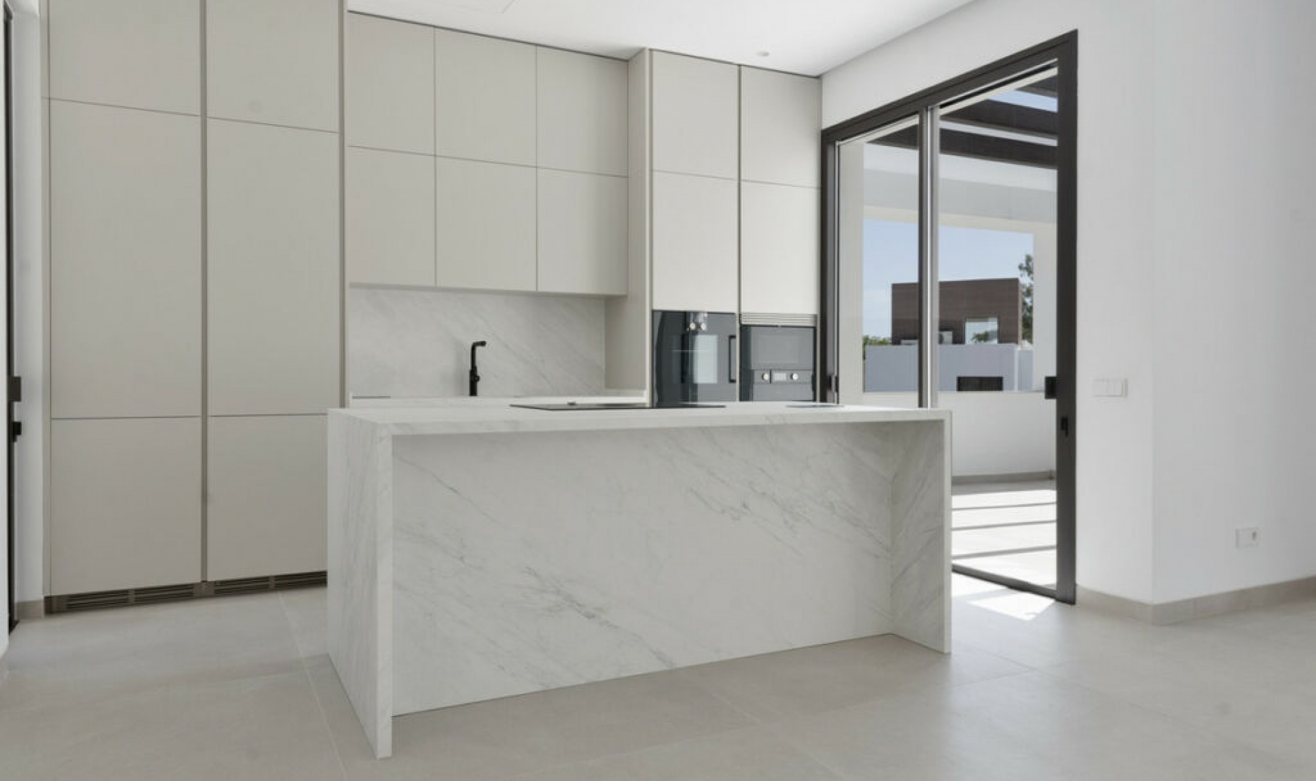 Resale - House -
Marbella