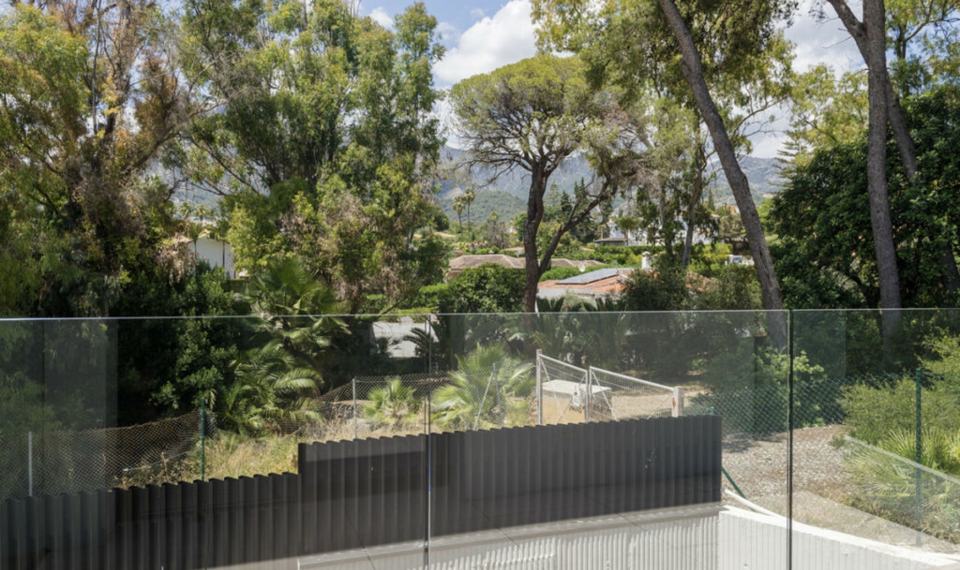 Resale - House -
Marbella