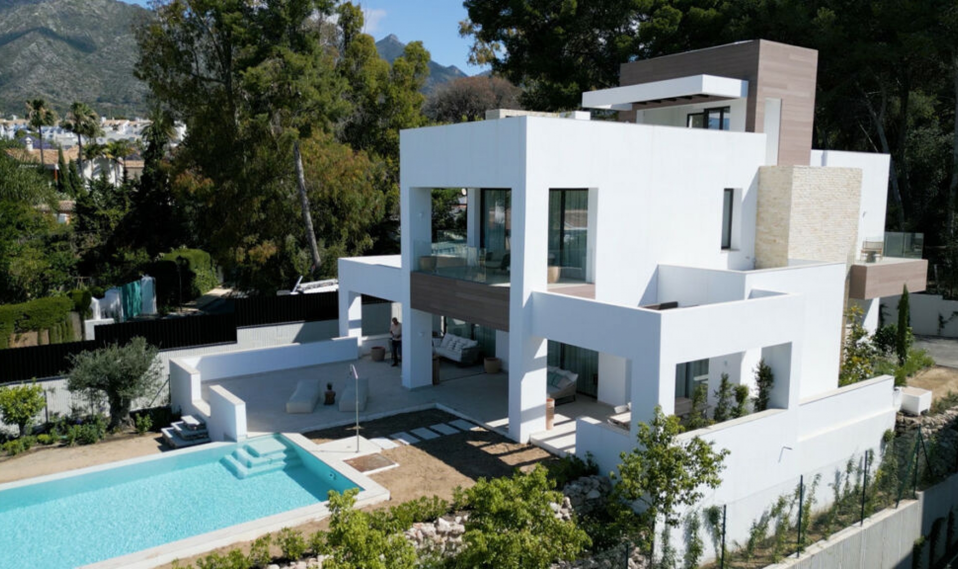 Resale - House -
Marbella