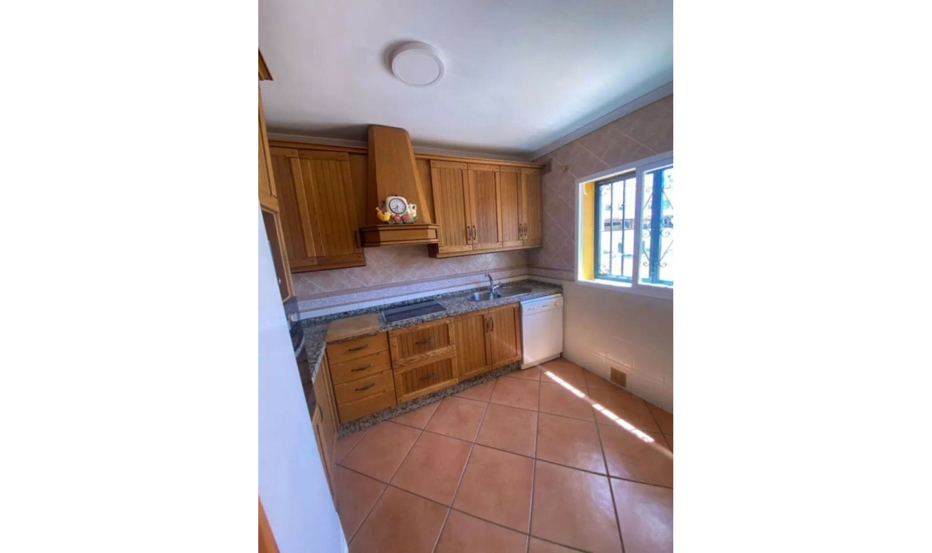 Resale - House -
Marbella