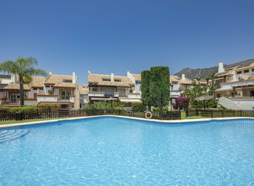 Resale - House -
Marbella