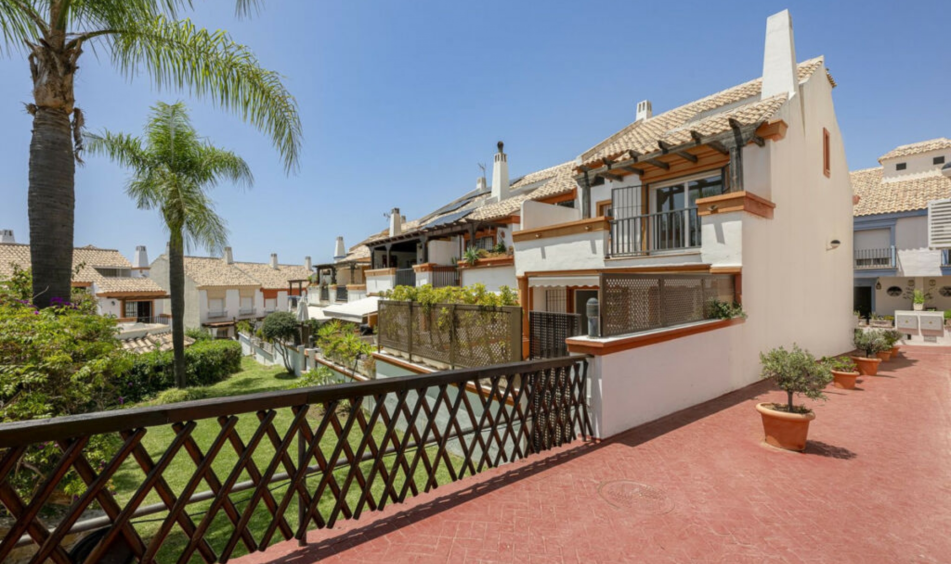 Resale - House -
Marbella