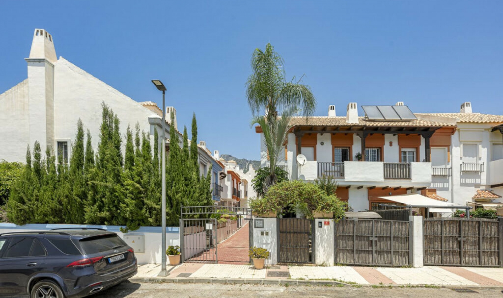 Resale - House -
Marbella