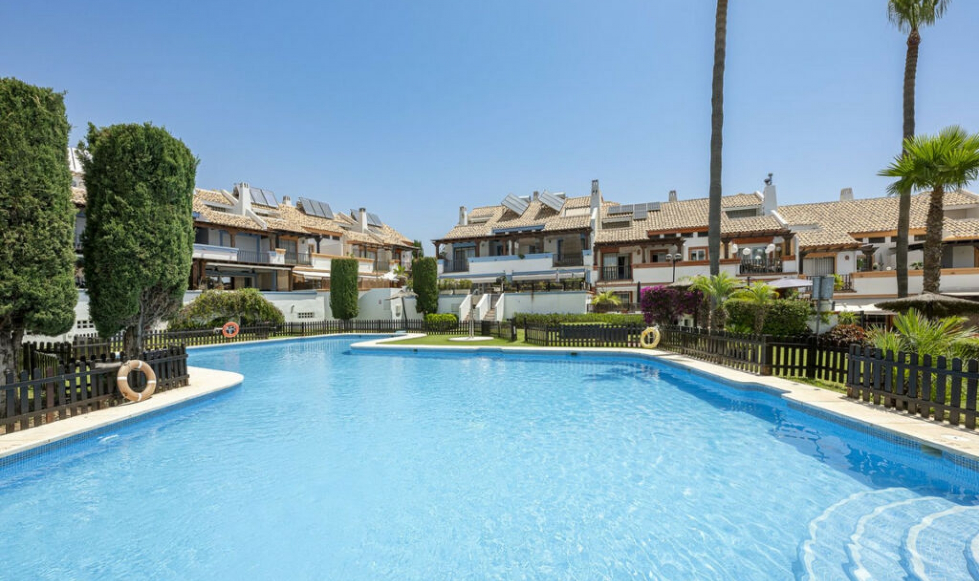 Resale - House -
Marbella