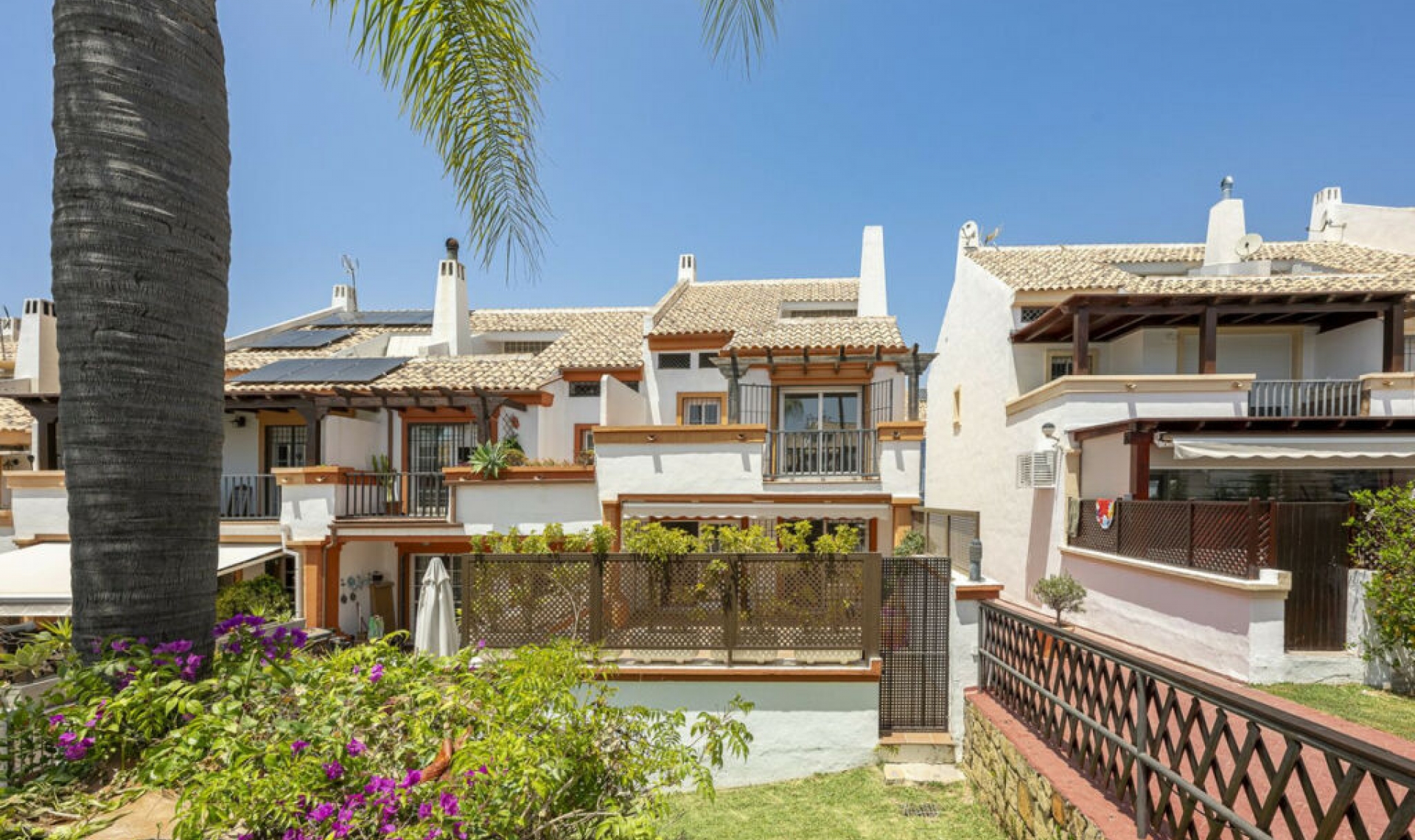 Resale - House -
Marbella