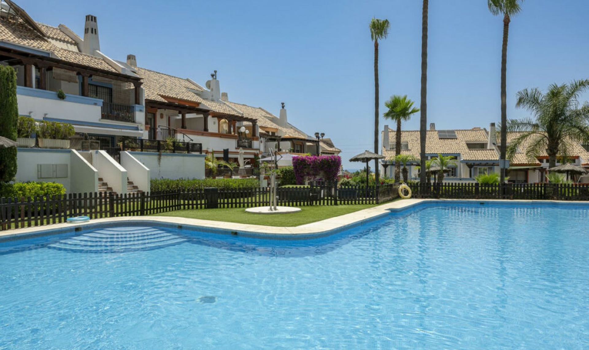 Resale - House -
Marbella