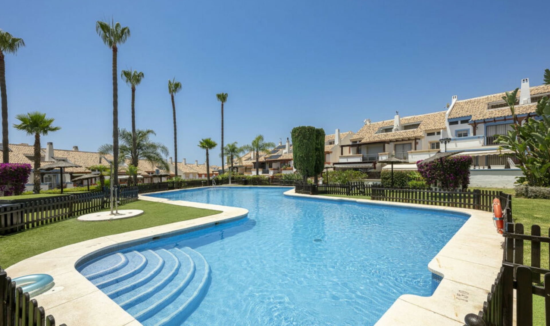 Resale - House -
Marbella