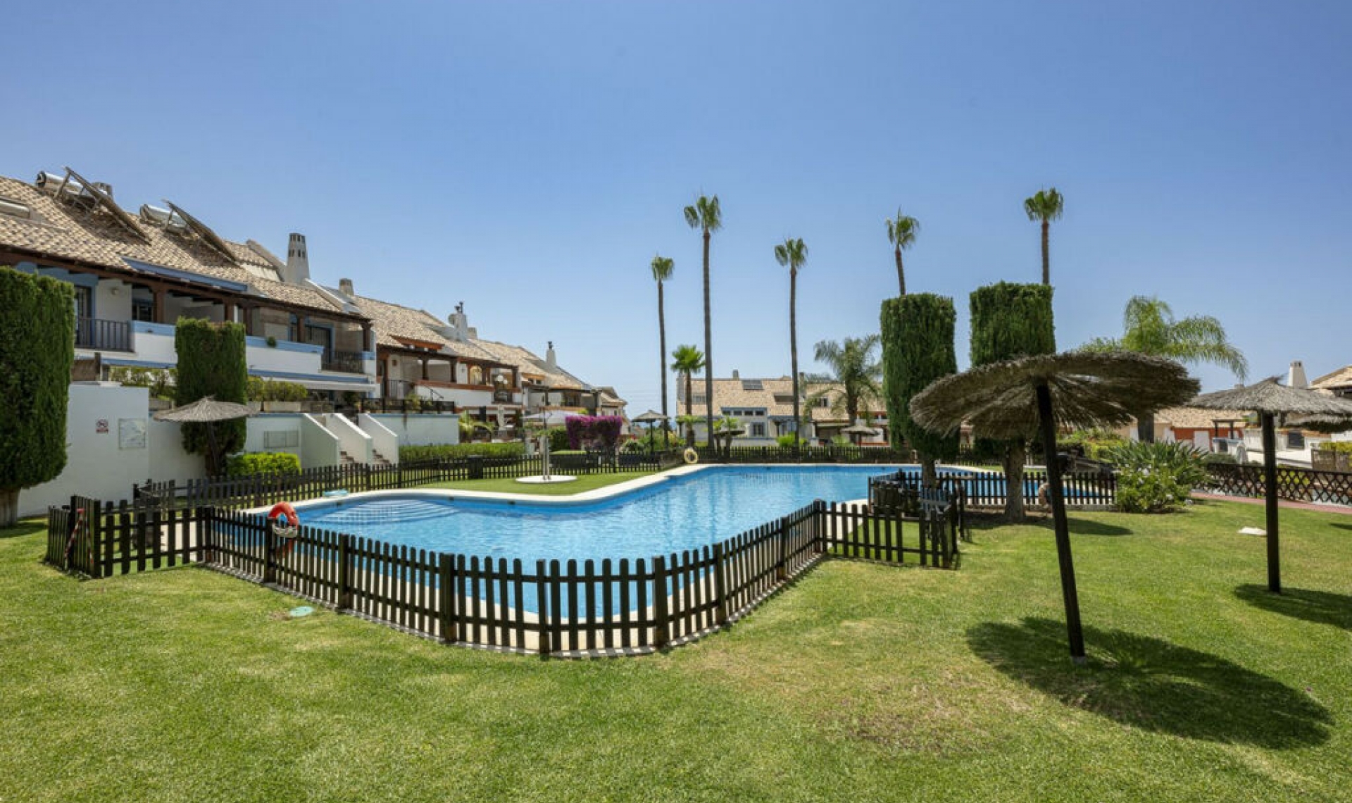 Resale - House -
Marbella