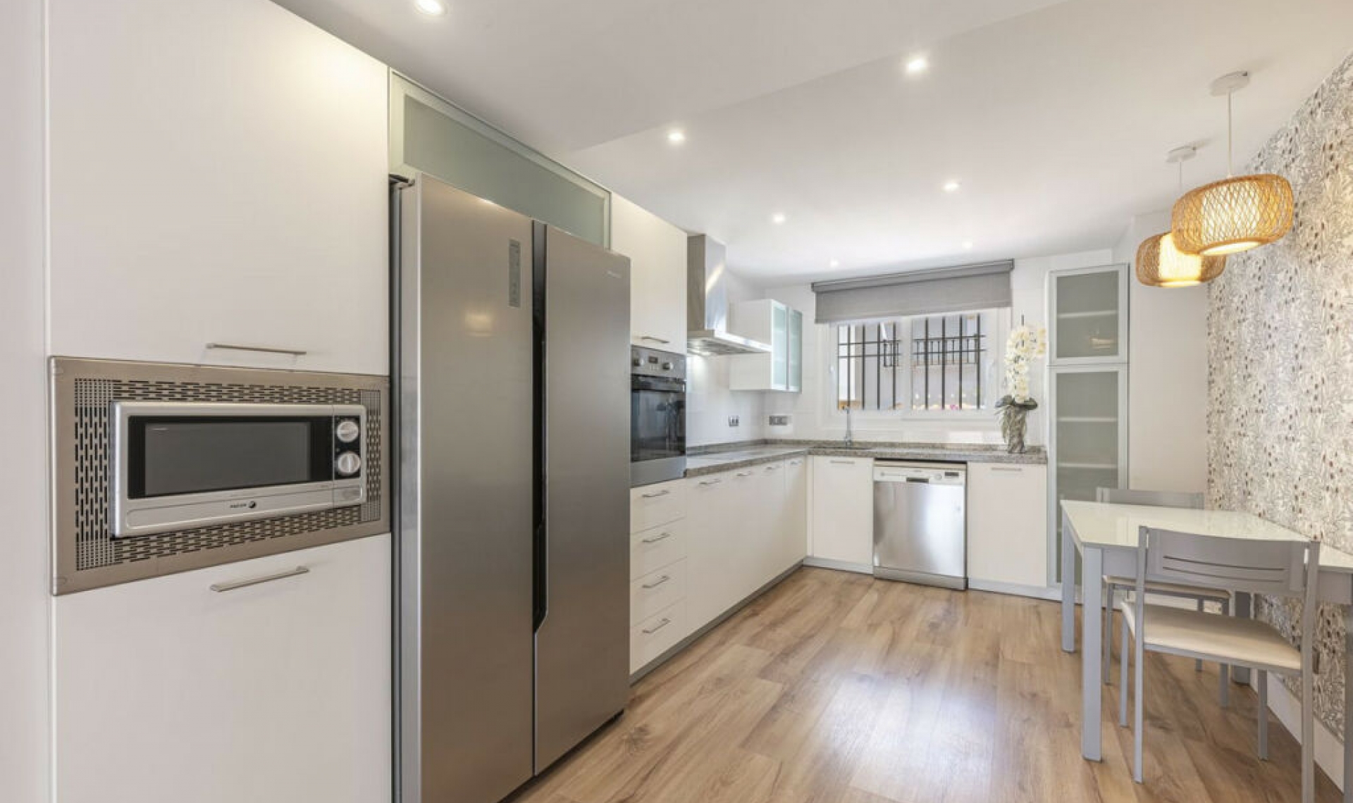 Resale - House -
Marbella