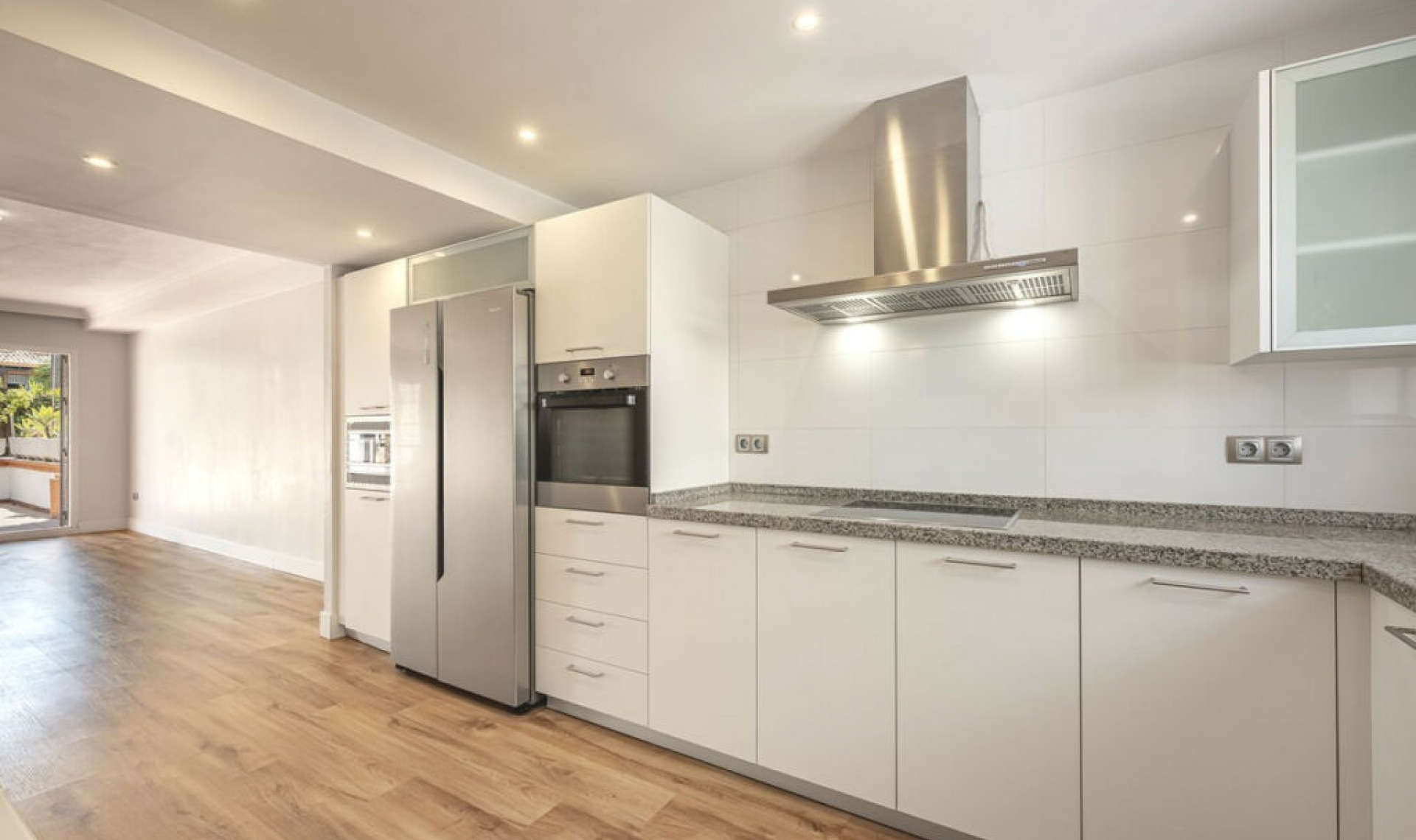 Resale - House -
Marbella