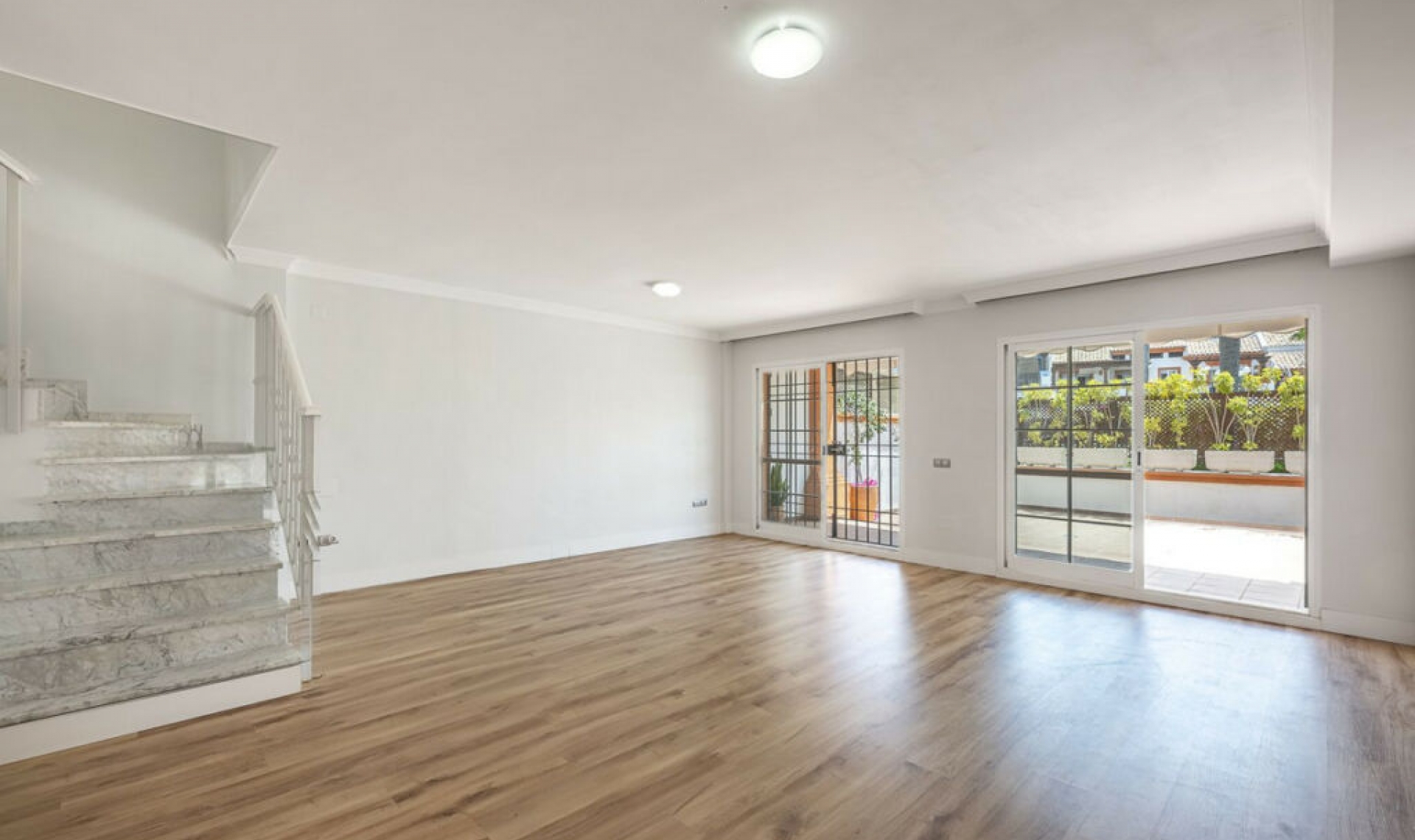 Resale - House -
Marbella