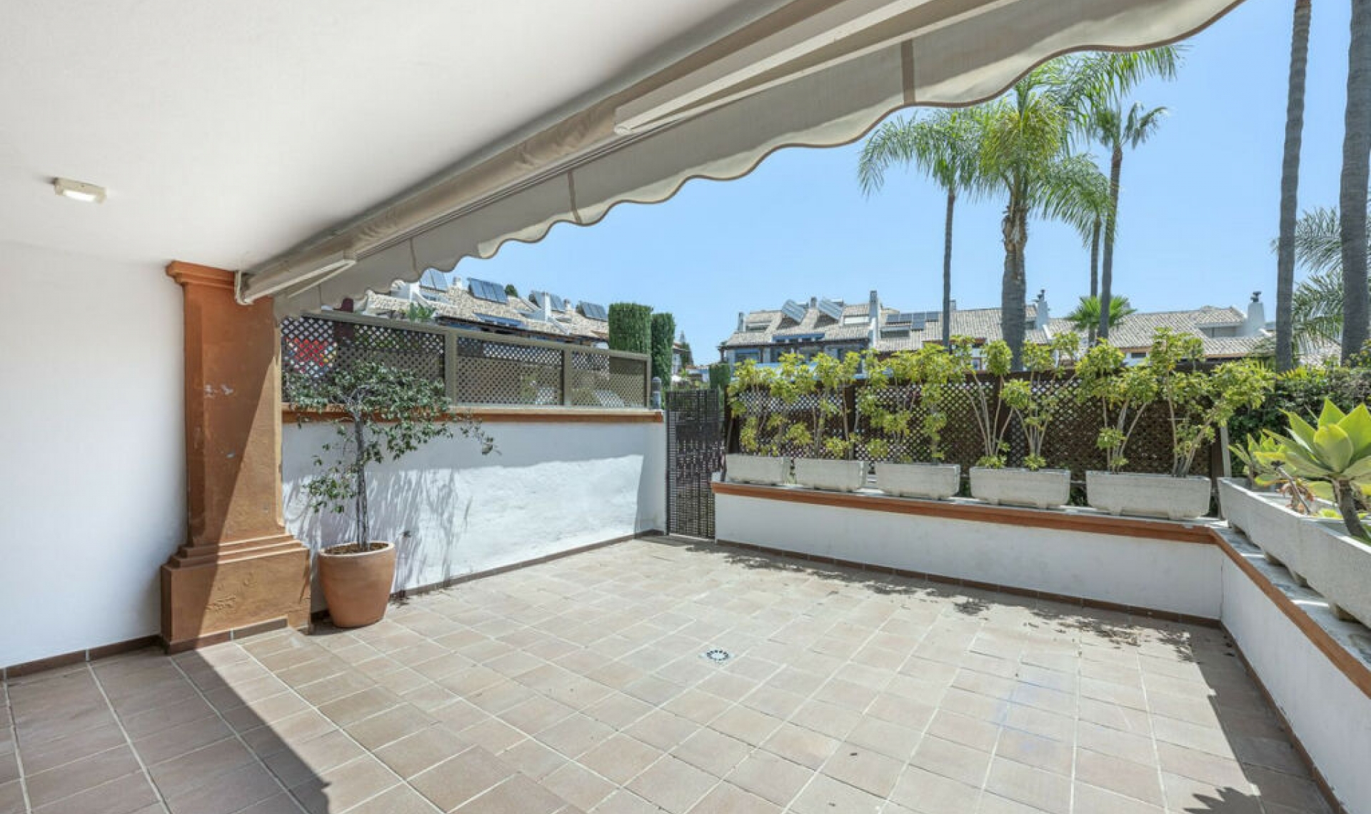 Resale - House -
Marbella
