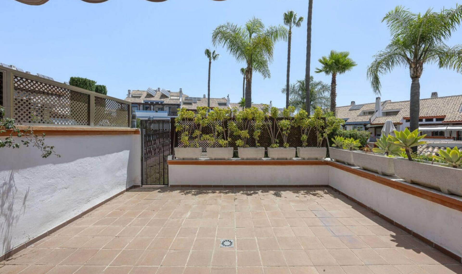 Resale - House -
Marbella