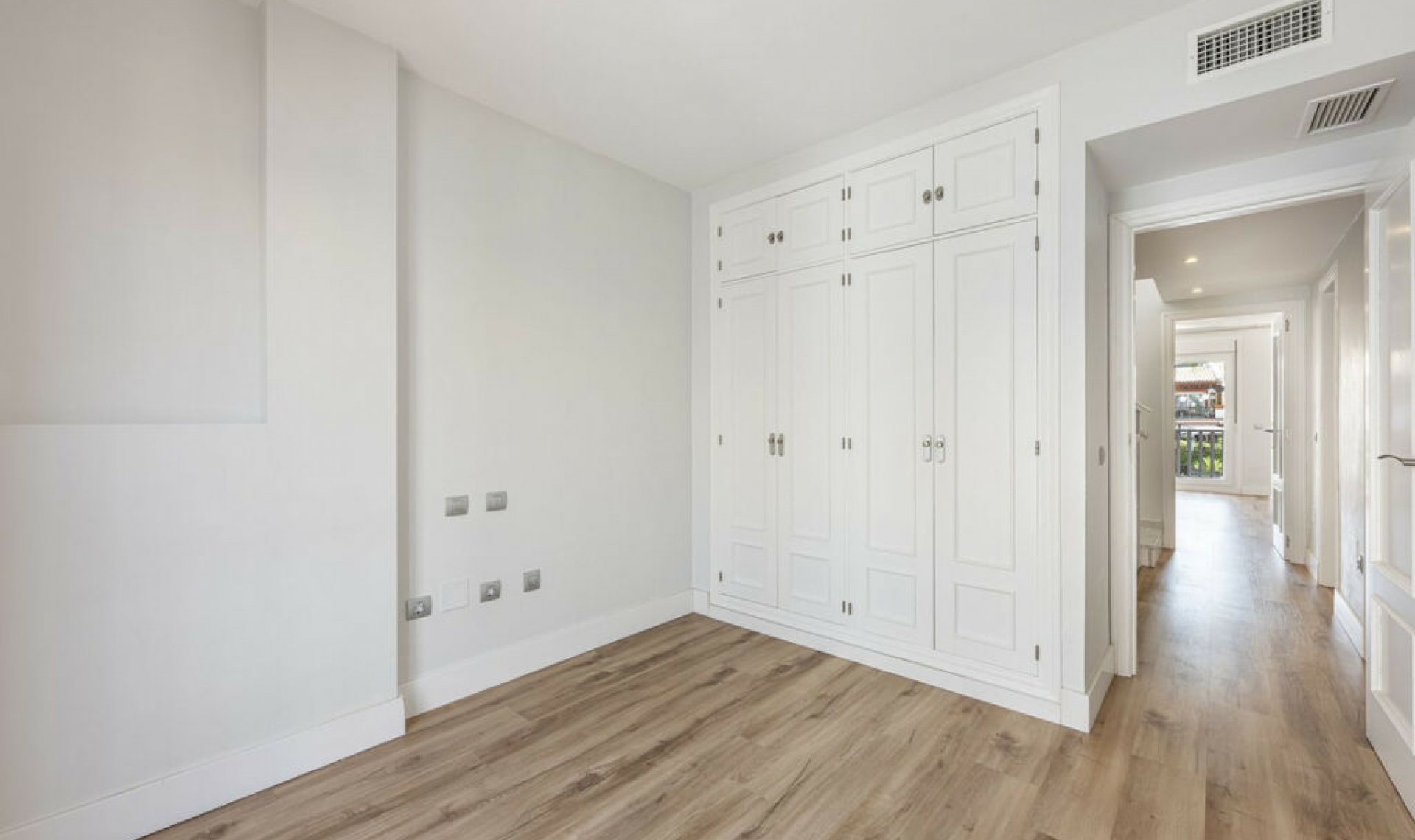 Resale - House -
Marbella