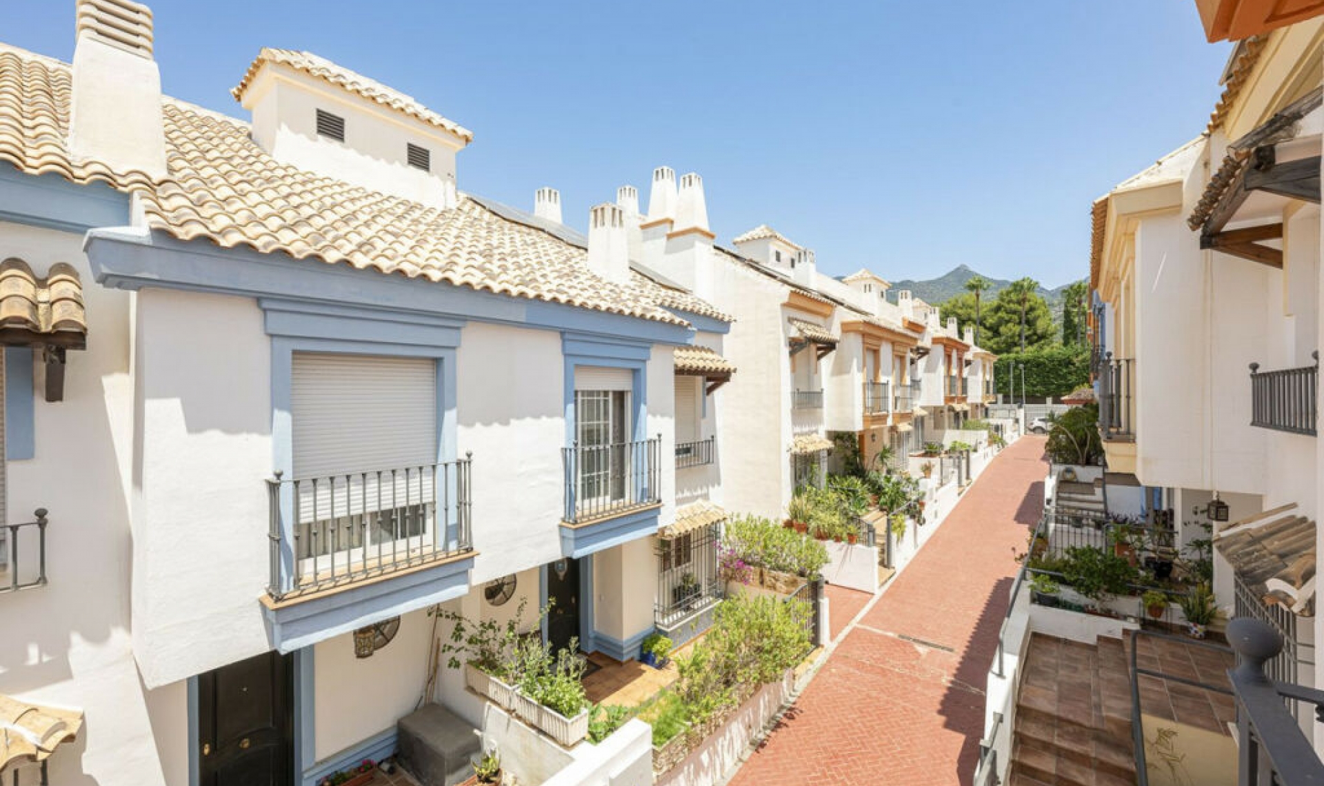 Resale - House -
Marbella