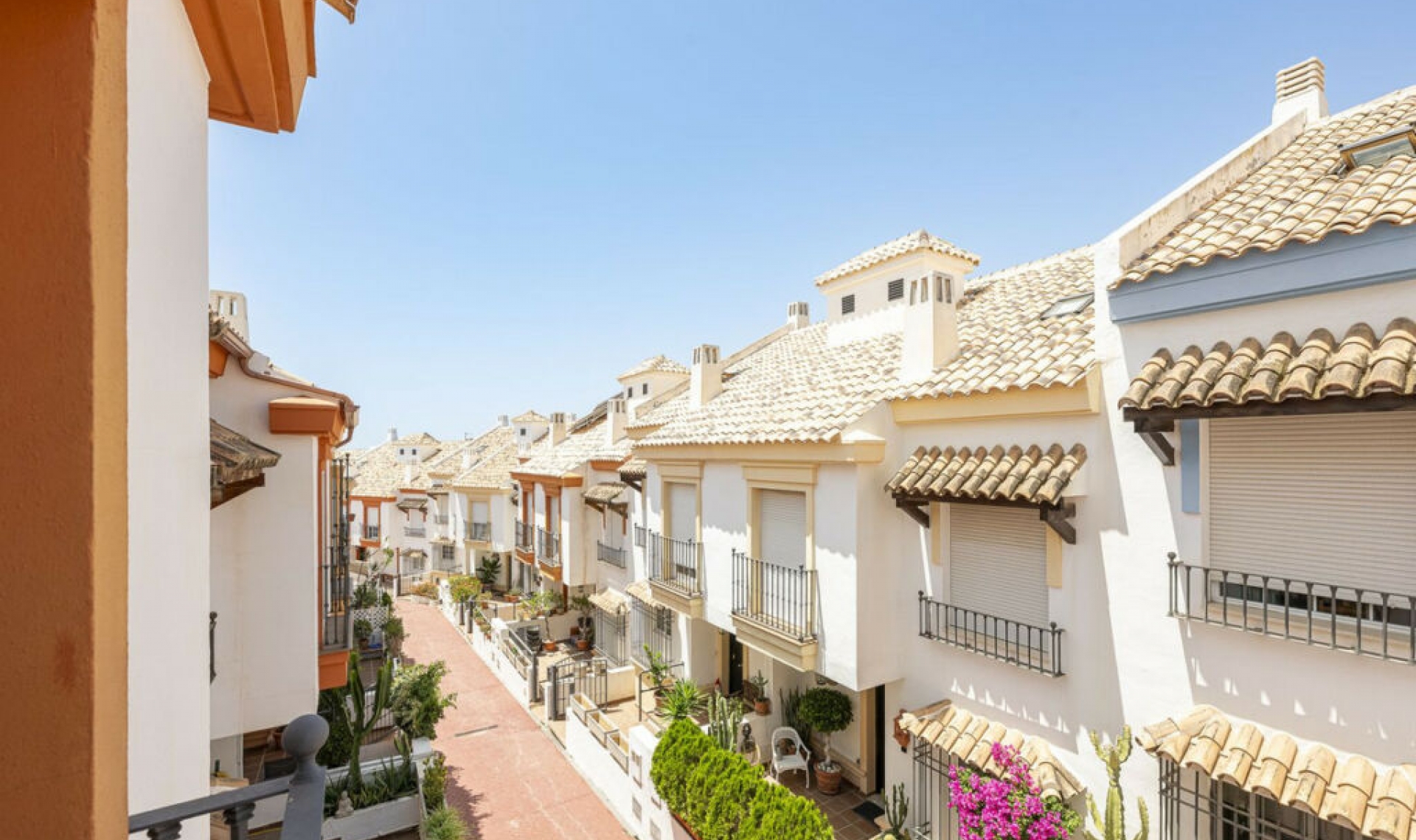 Resale - House -
Marbella