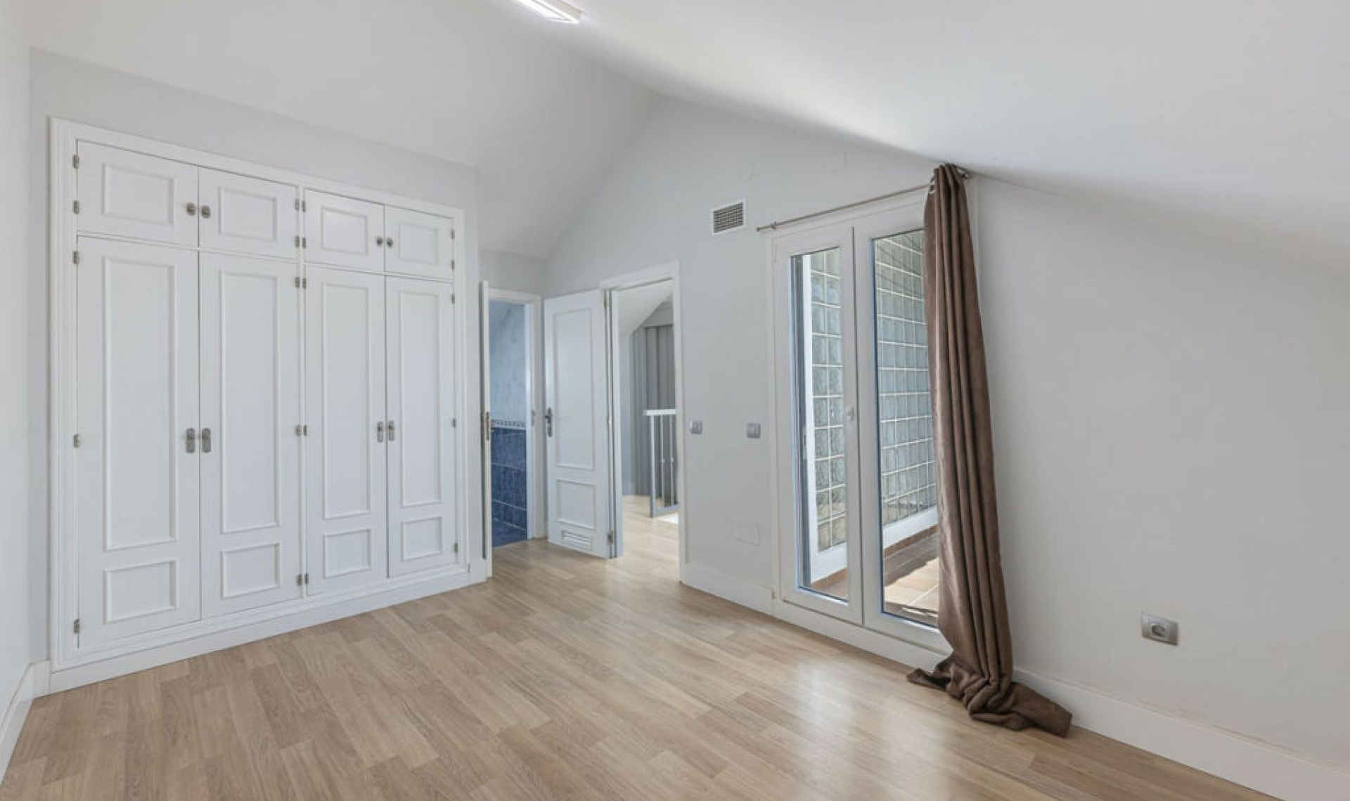 Resale - House -
Marbella