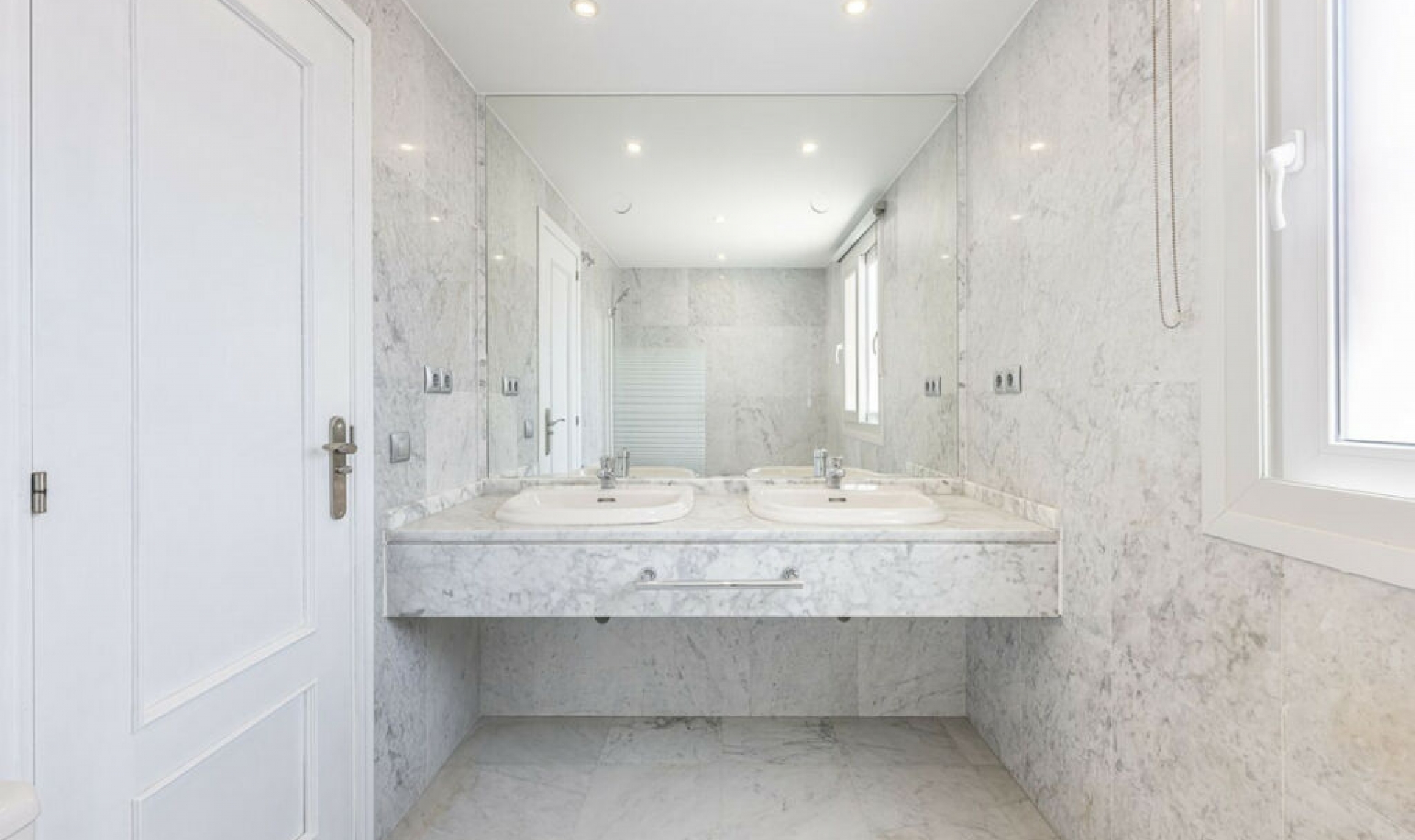 Resale - House -
Marbella