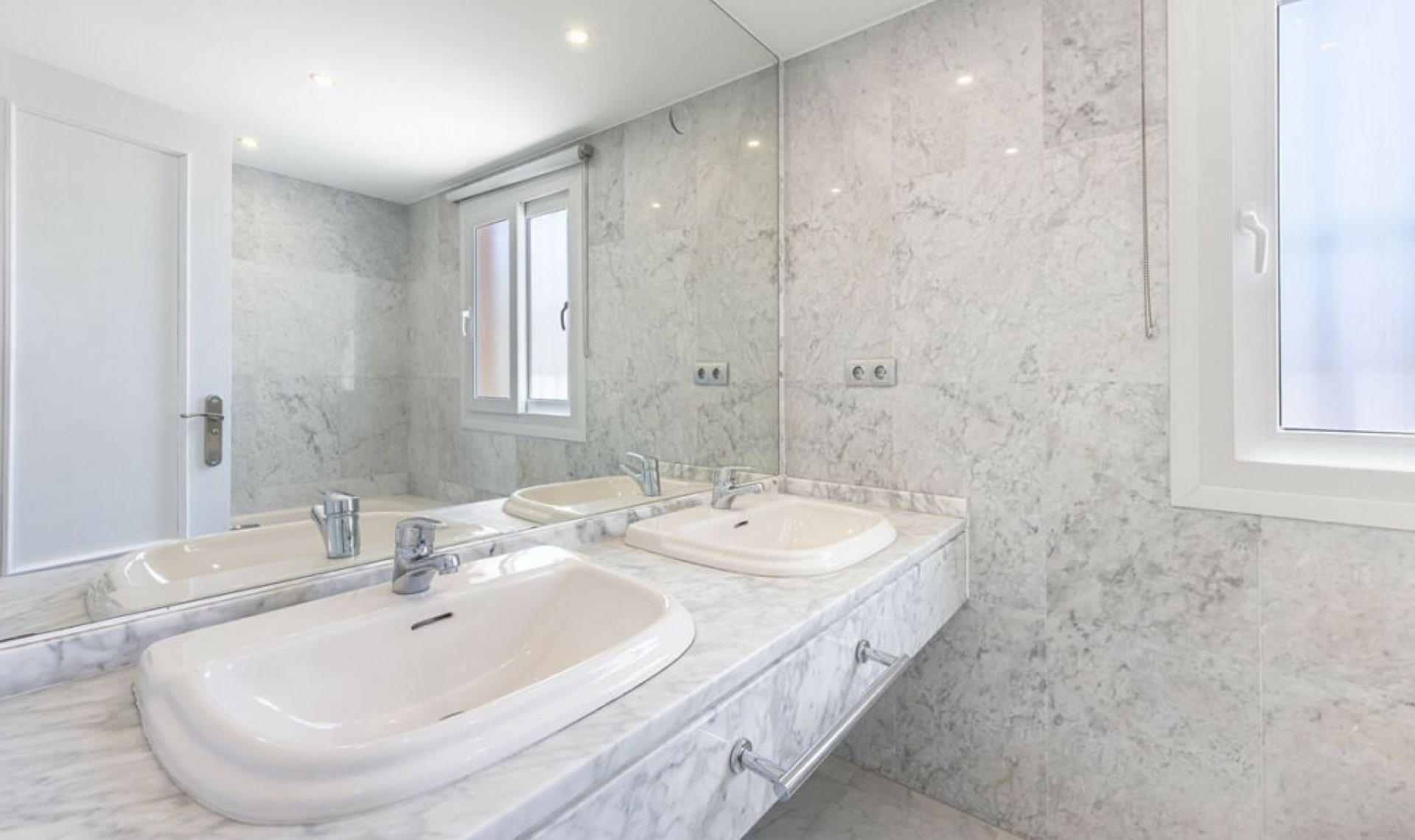 Resale - House -
Marbella