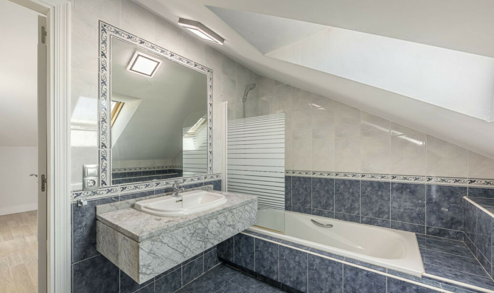 Resale - House -
Marbella