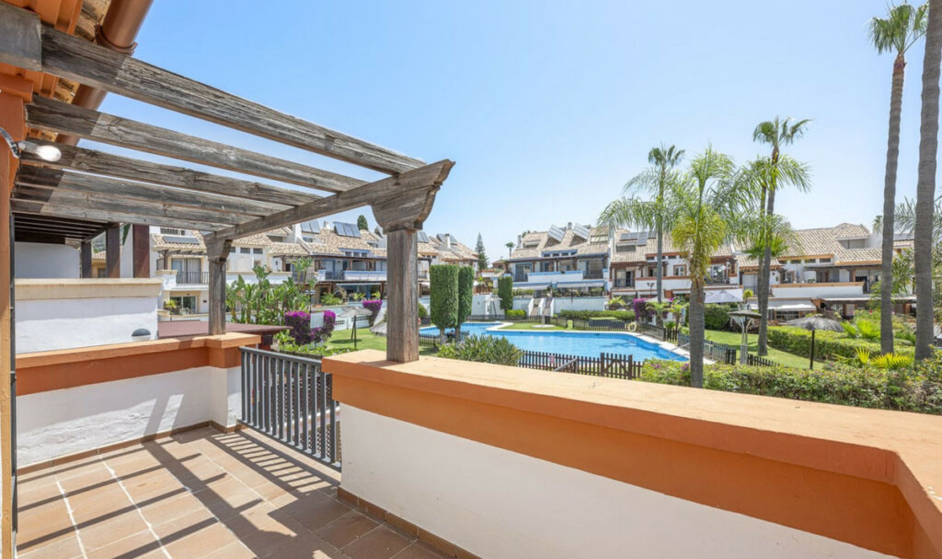 Resale - House -
Marbella