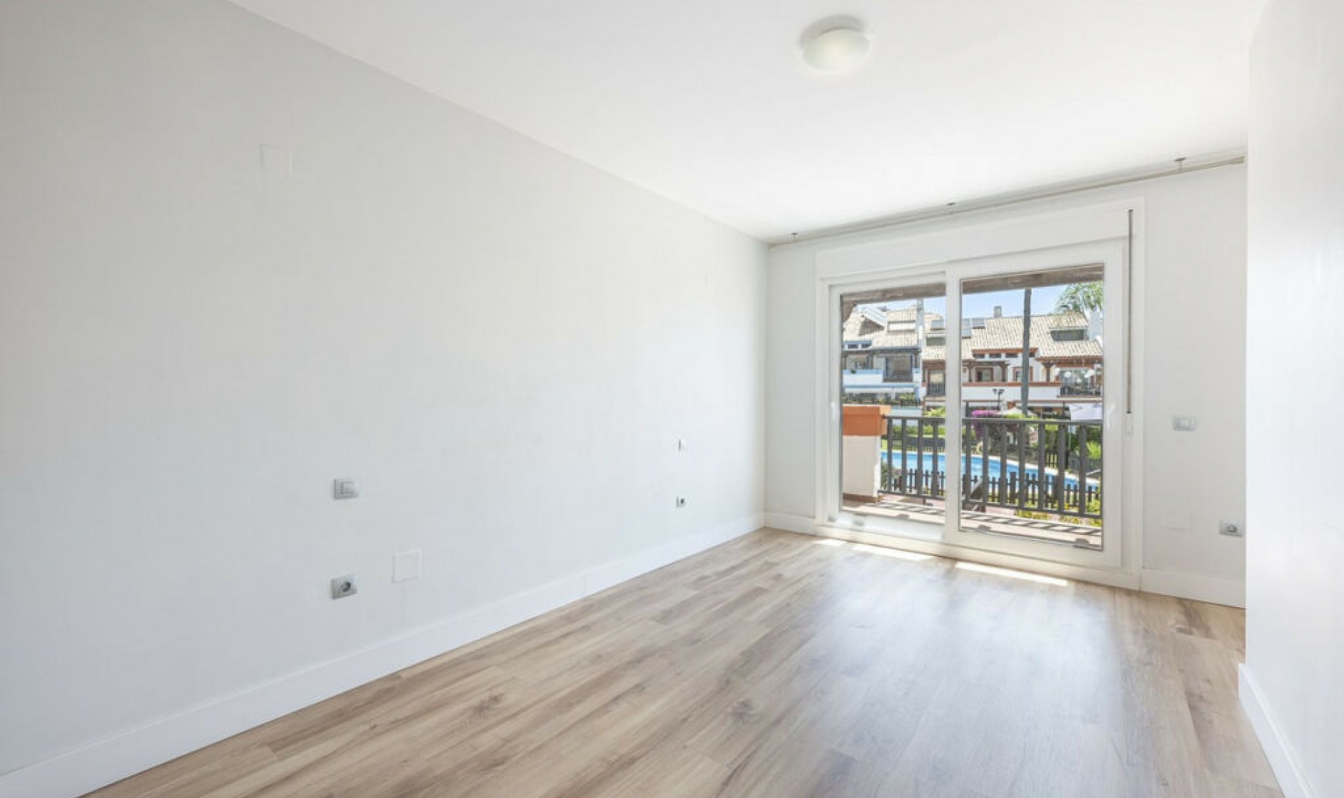 Resale - House -
Marbella