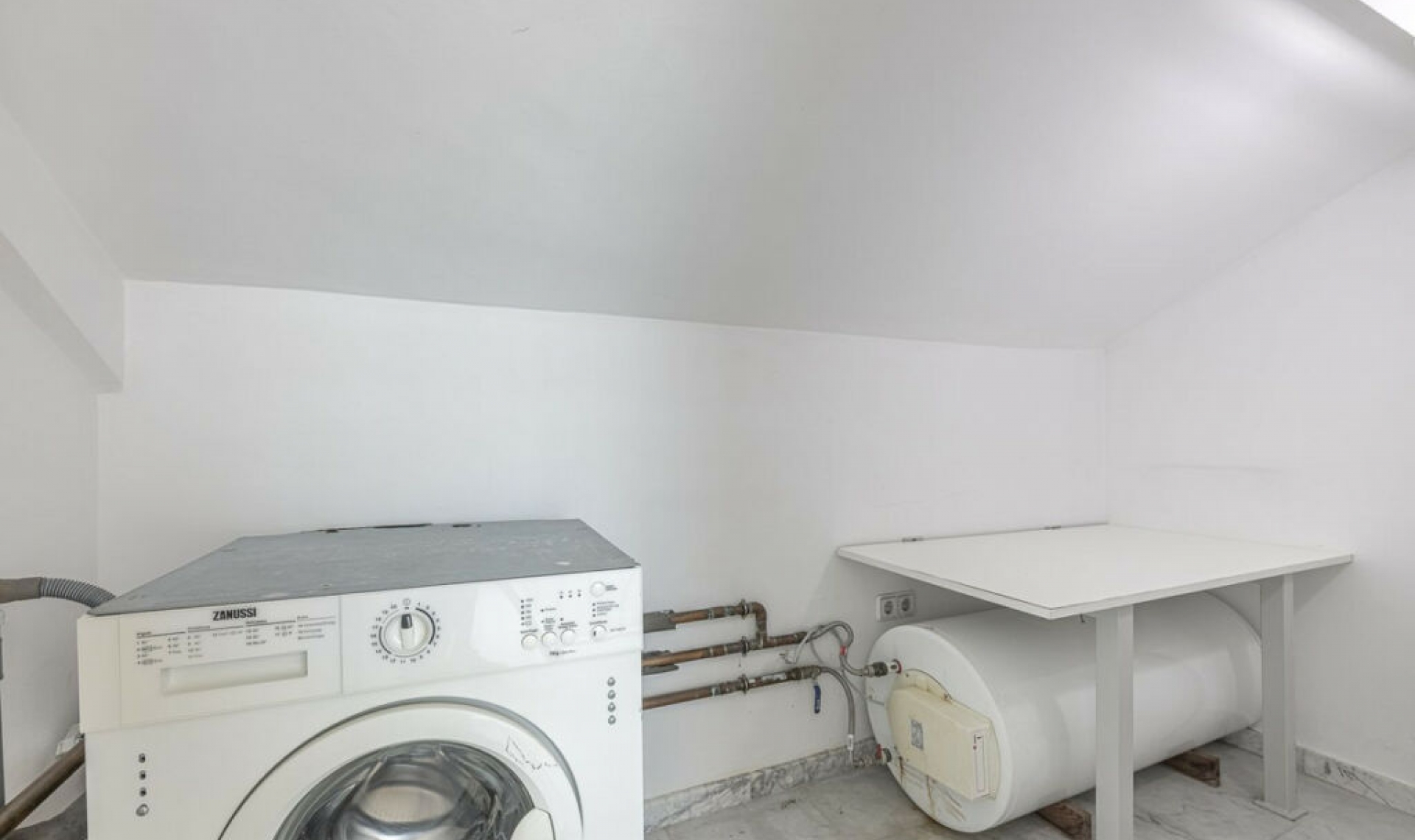 Resale - House -
Marbella