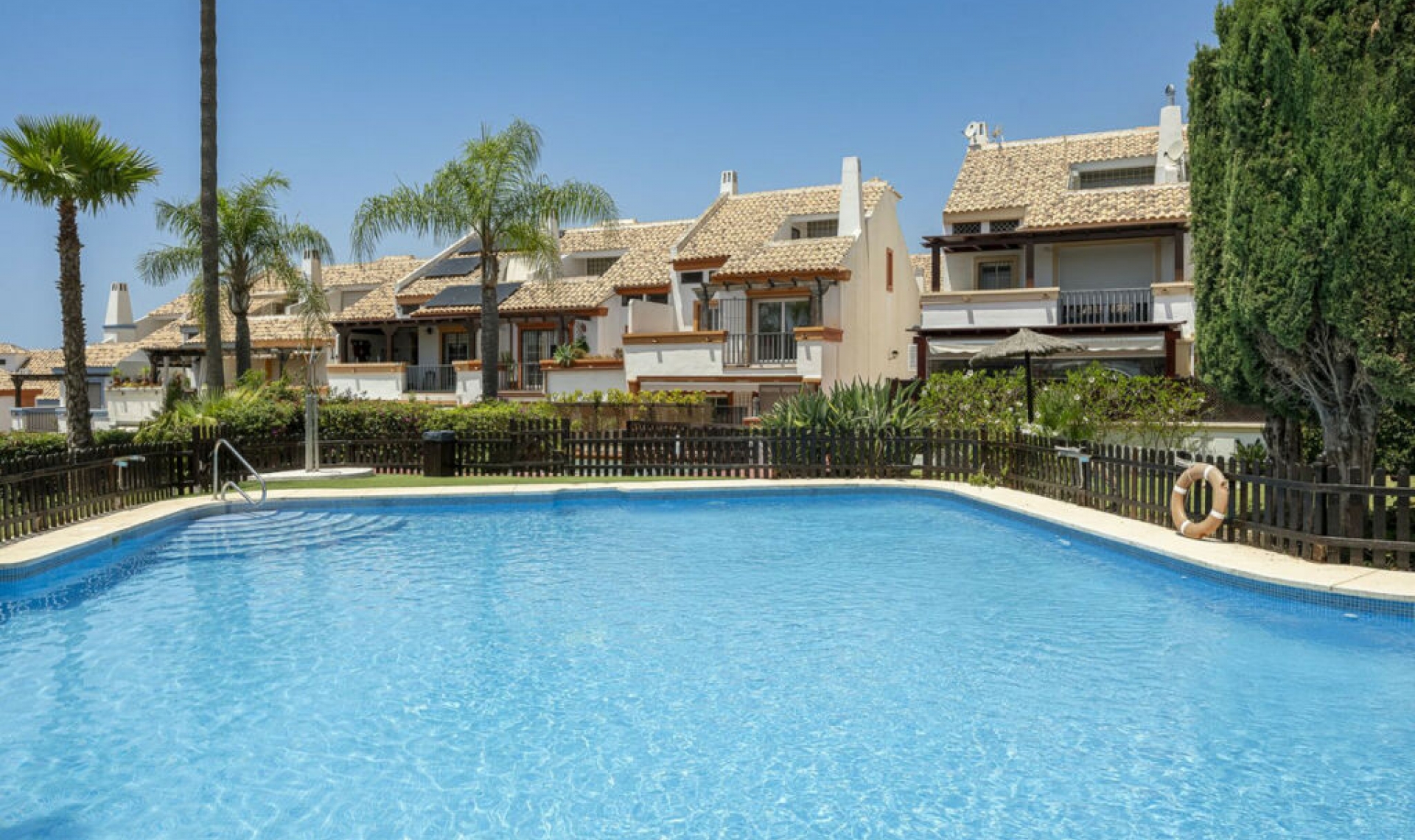 Resale - House -
Marbella