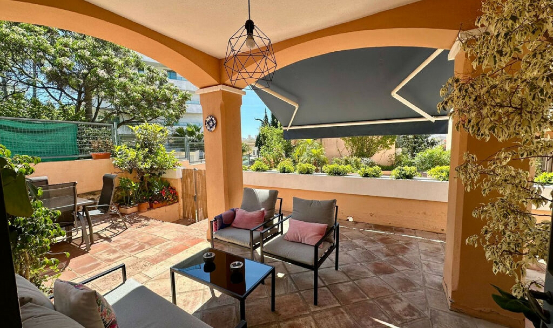 Resale - House -
Marbella