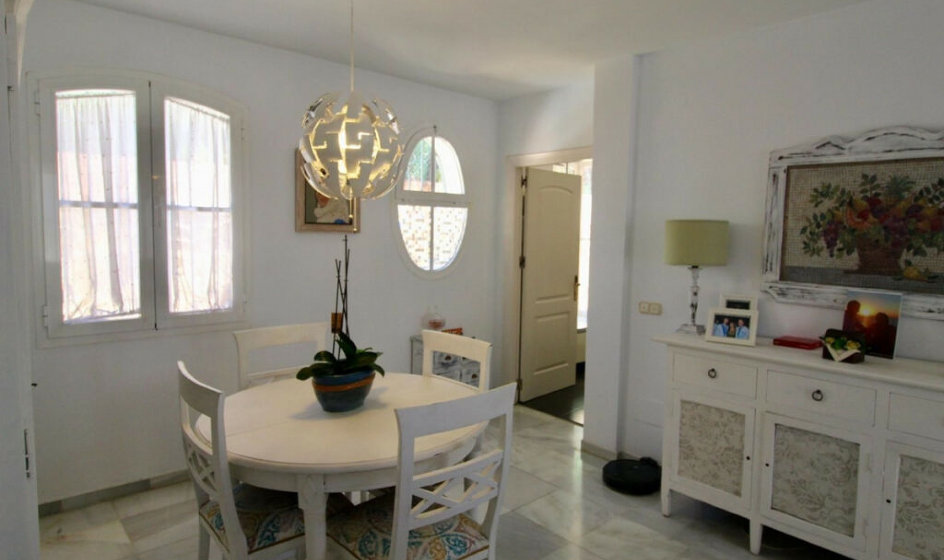 Resale - House -
Marbella