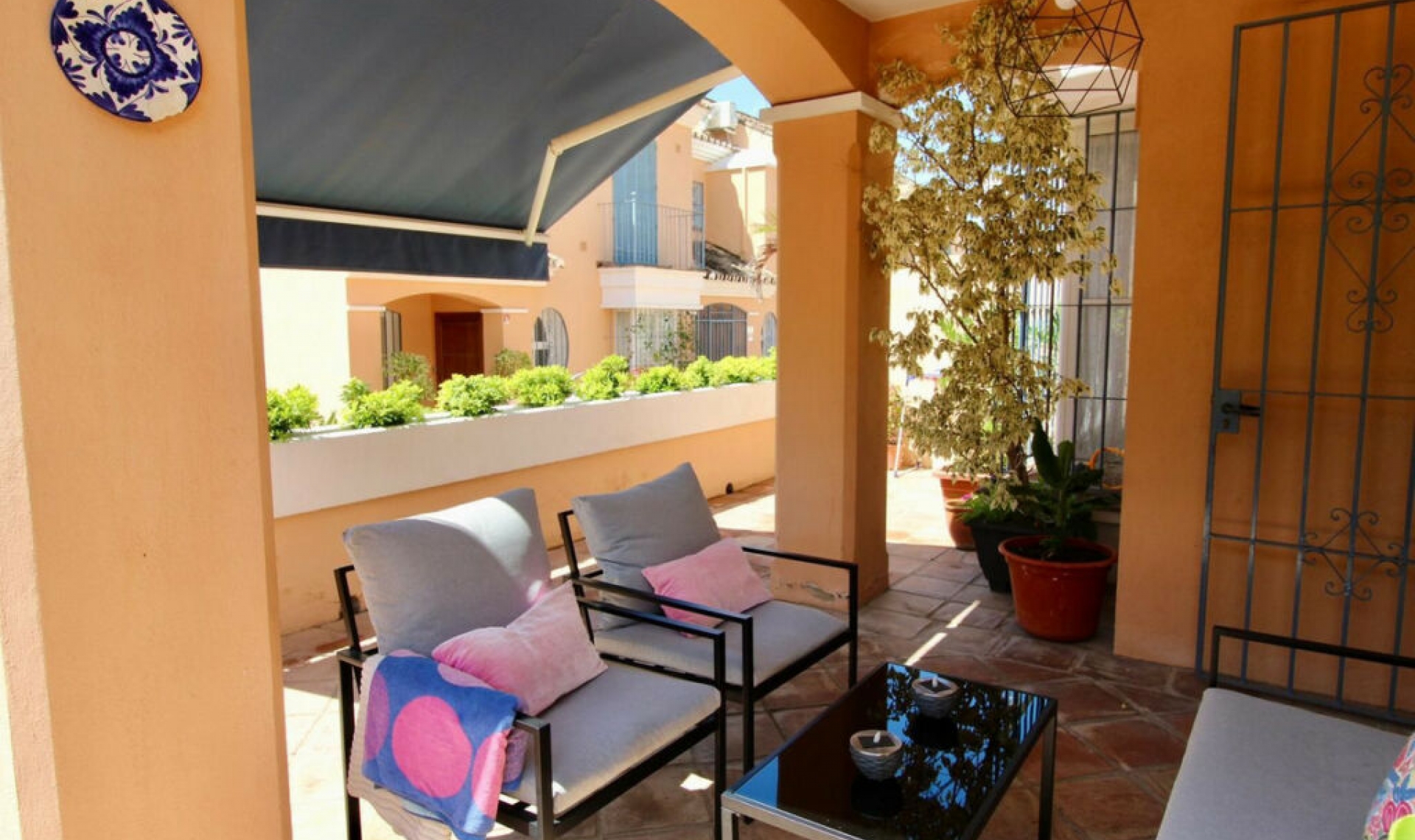 Resale - House -
Marbella