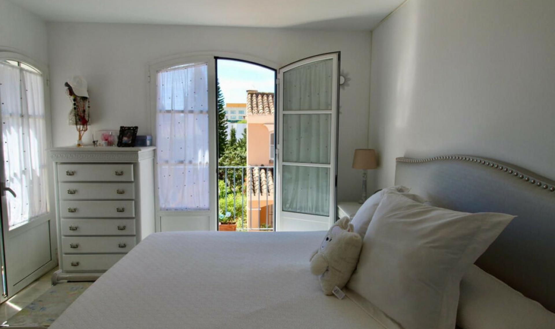 Resale - House -
Marbella