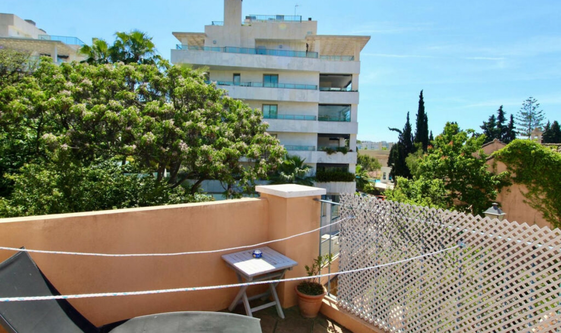 Resale - House -
Marbella
