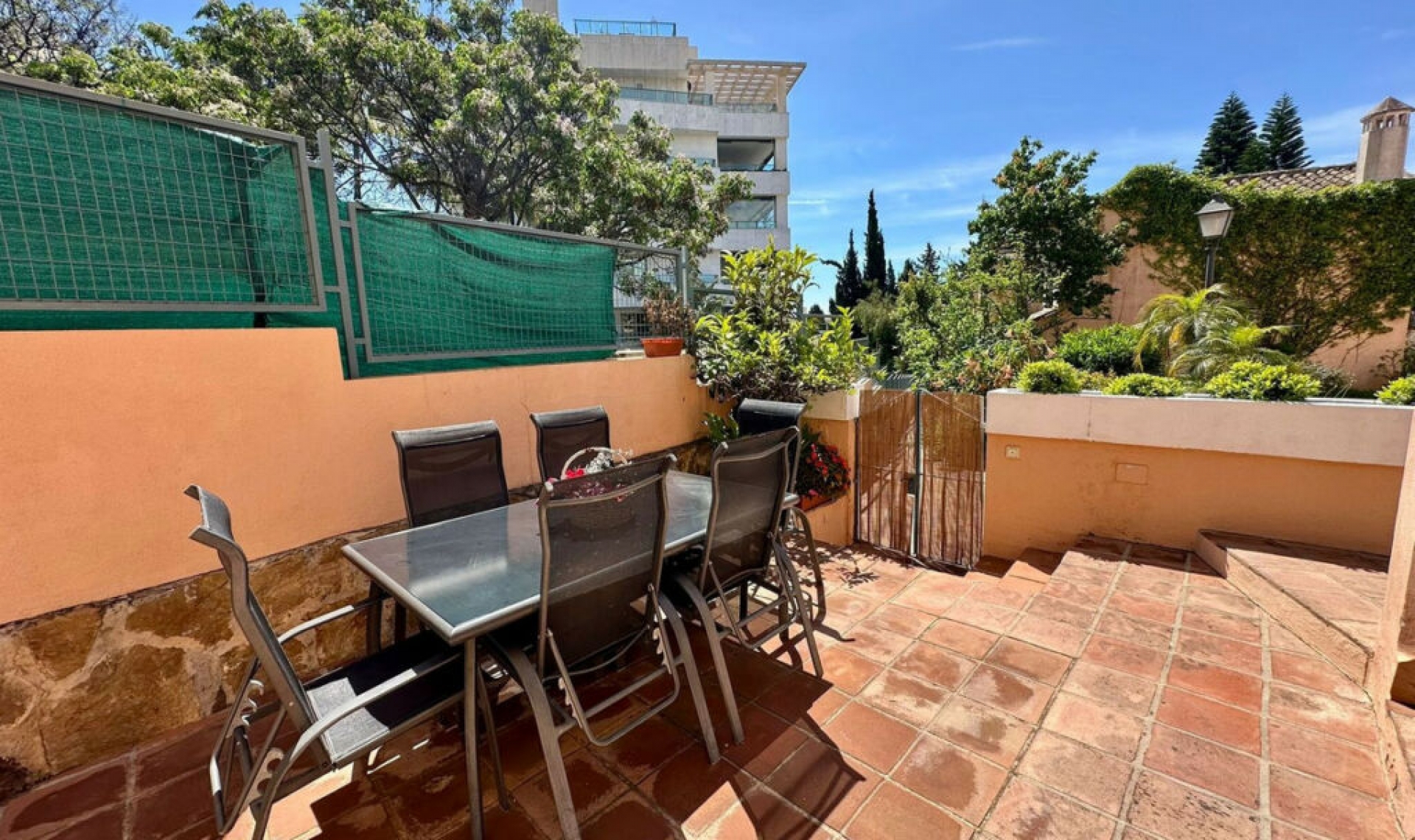 Resale - House -
Marbella