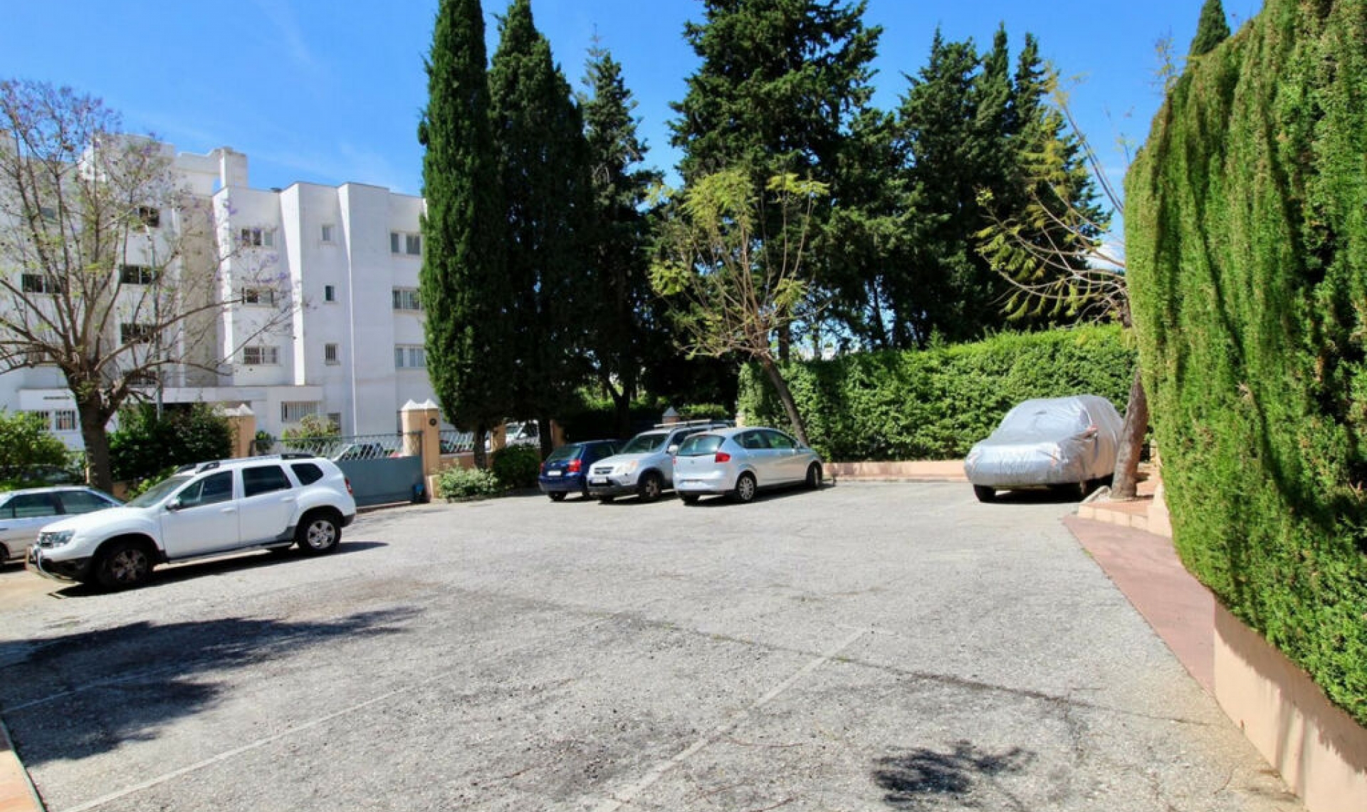 Resale - House -
Marbella