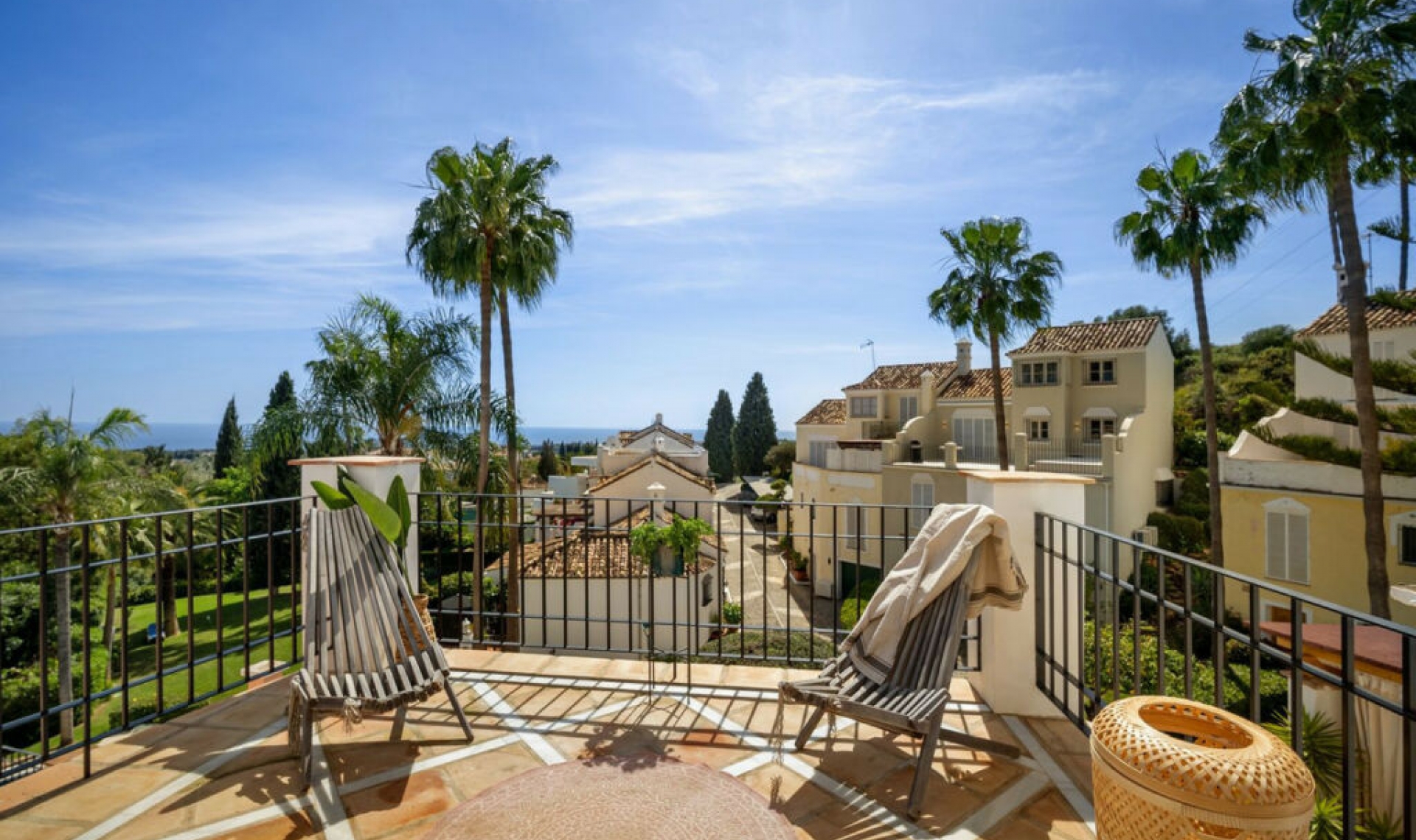 Resale - House -
Marbella
