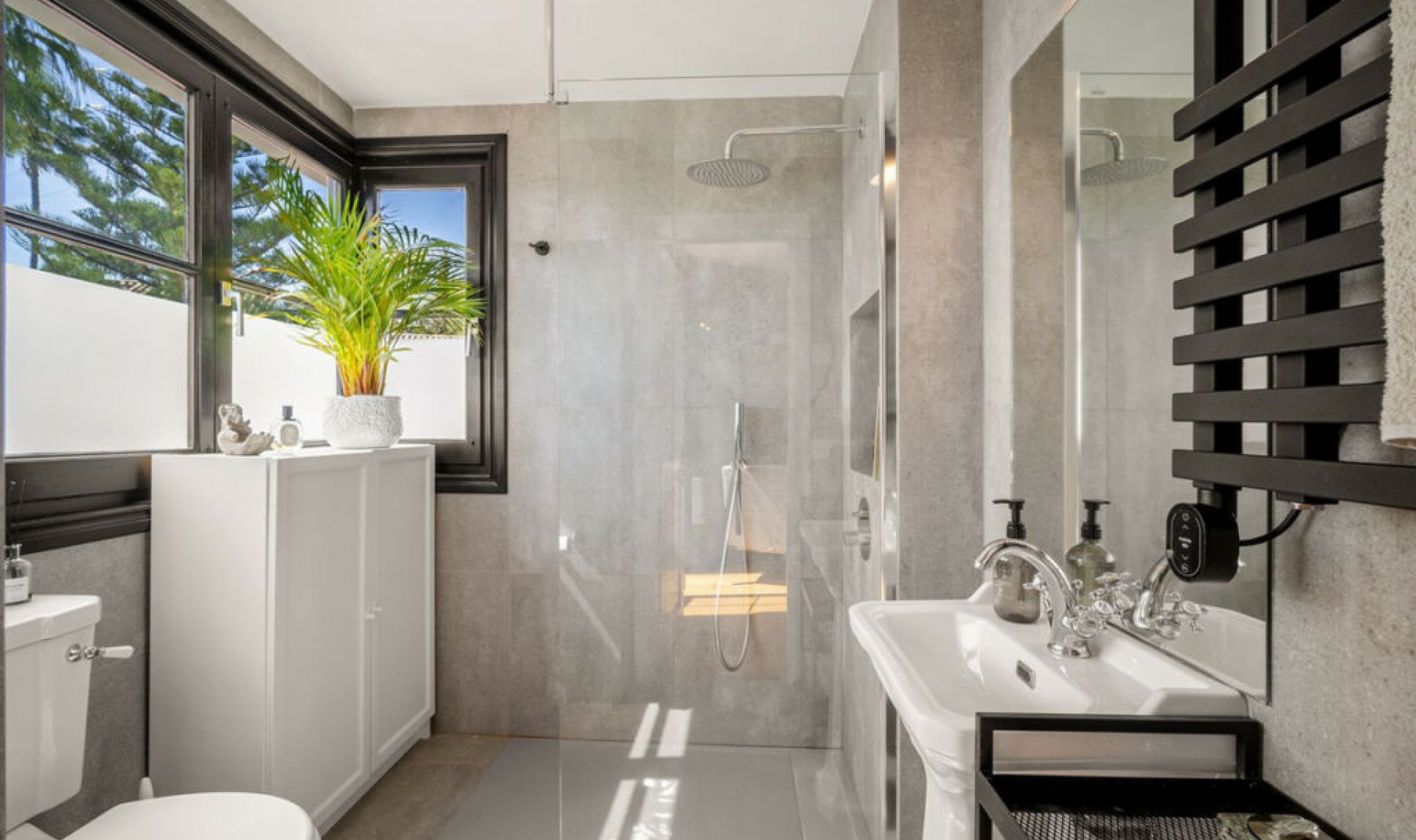 Resale - House -
Marbella