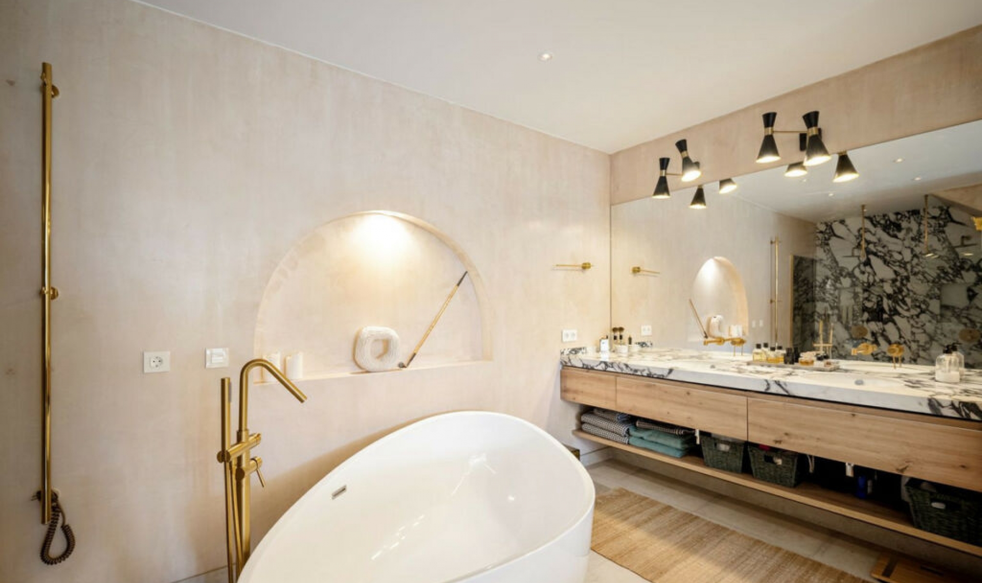 Resale - House -
Marbella