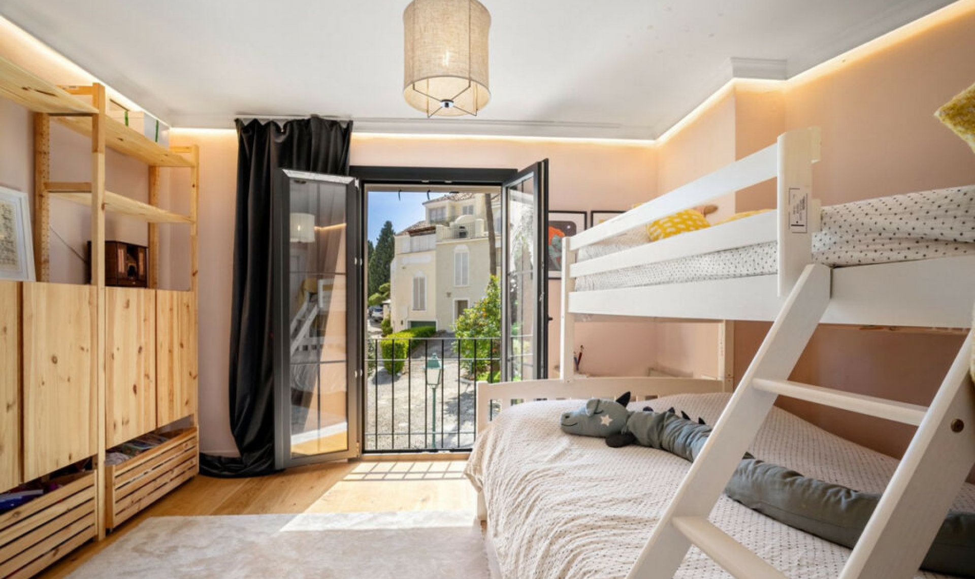 Resale - House -
Marbella