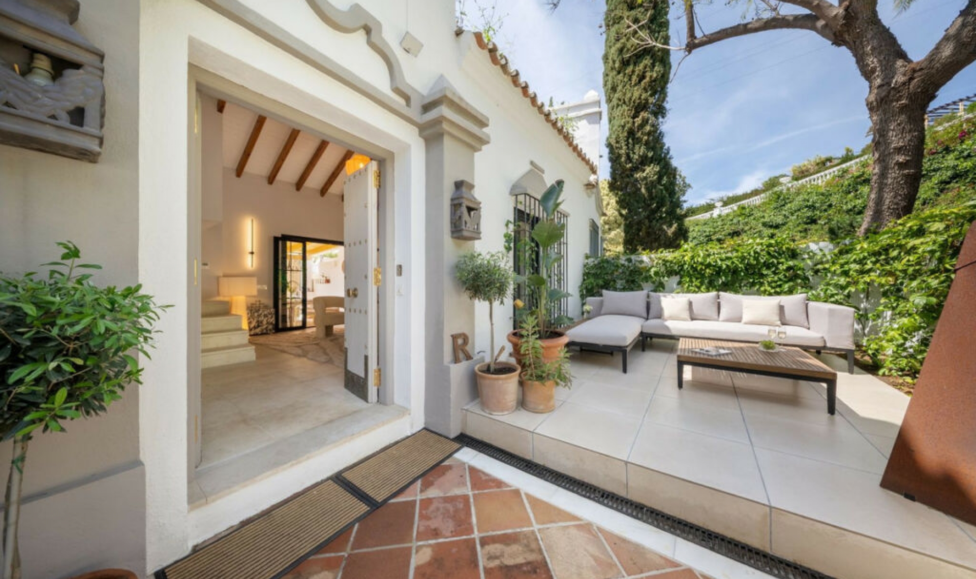 Resale - House -
Marbella
