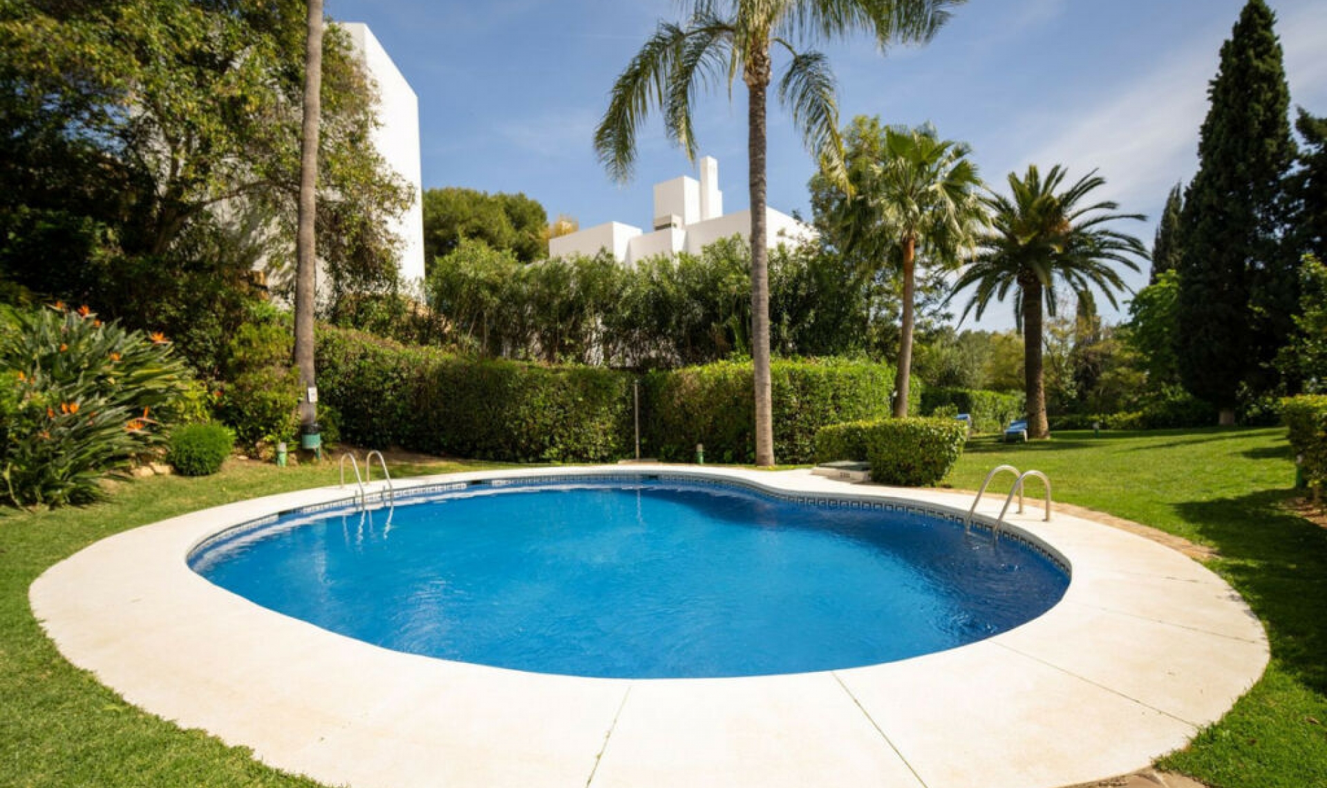 Resale - House -
Marbella