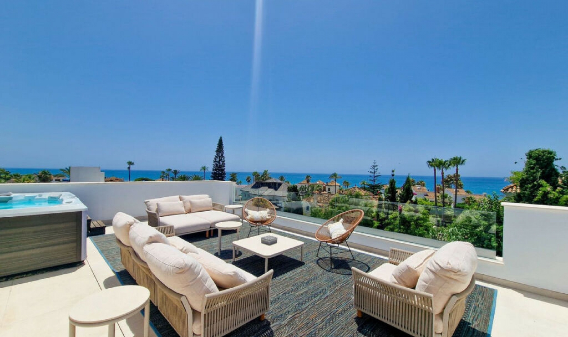 Resale - House -
Marbella