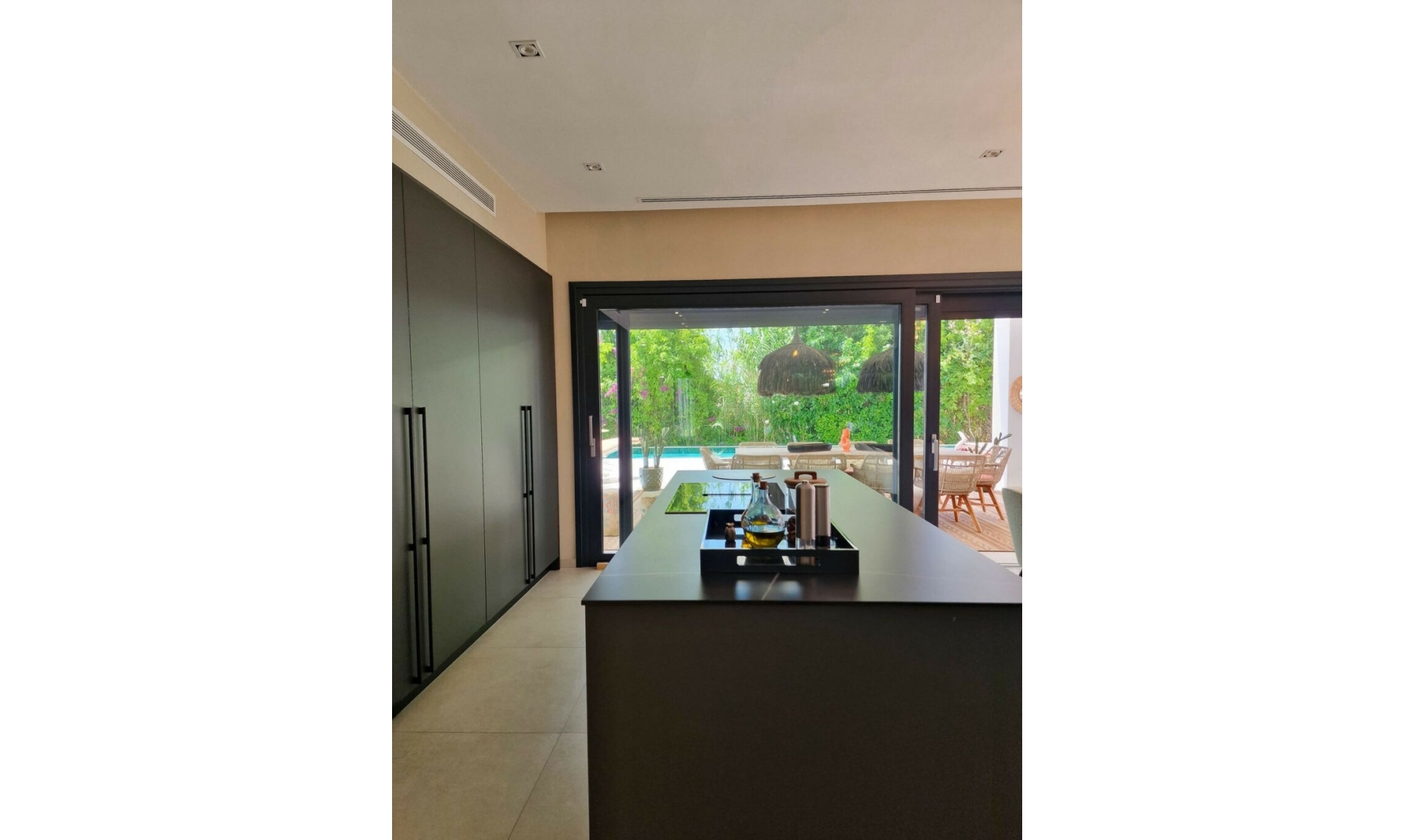 Resale - House -
Marbella