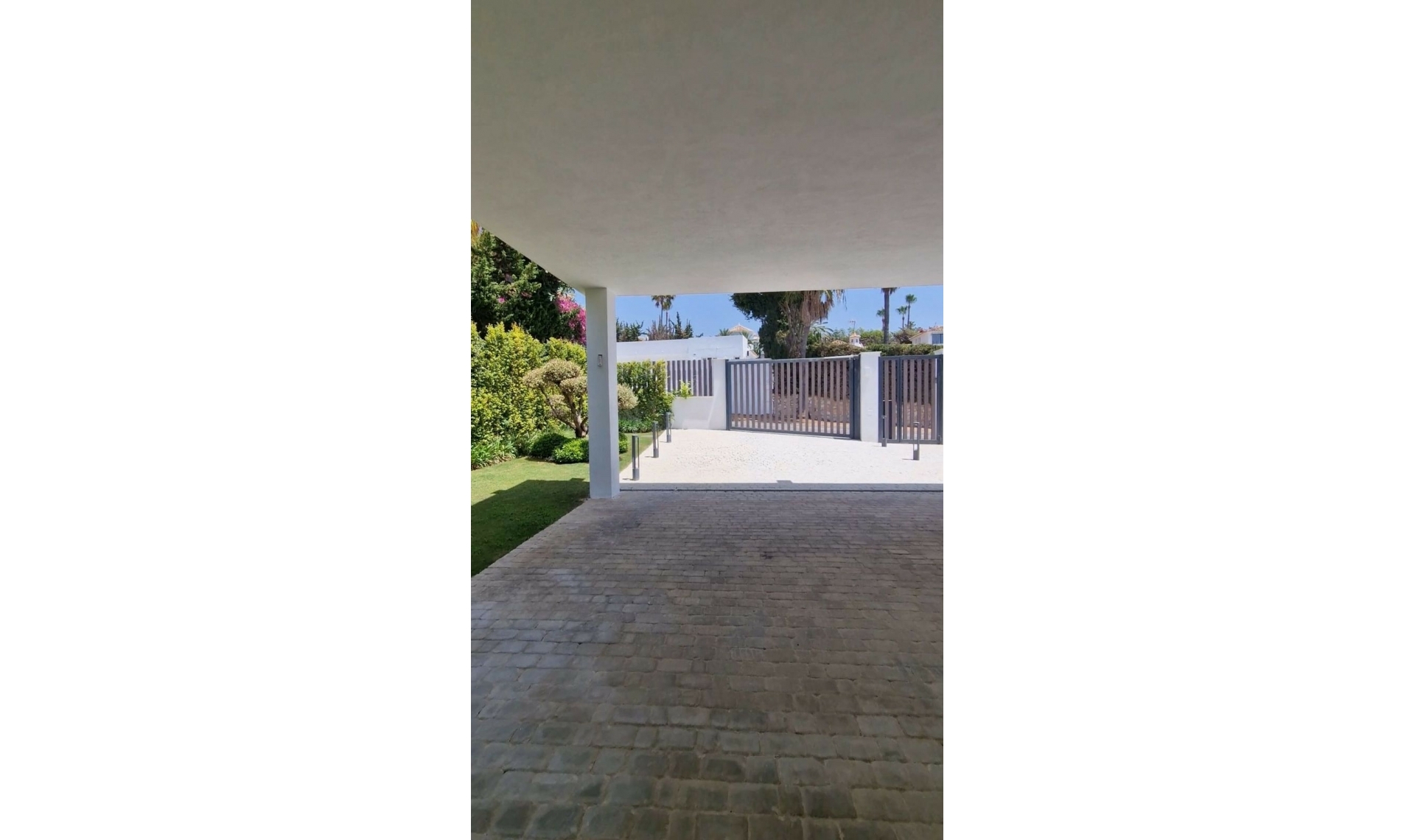 Resale - House -
Marbella