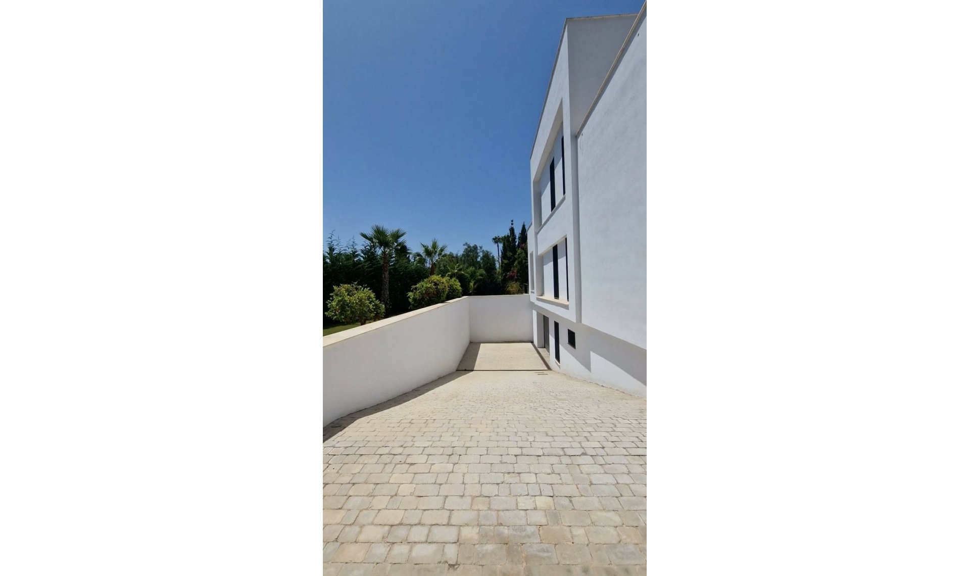 Resale - House -
Marbella