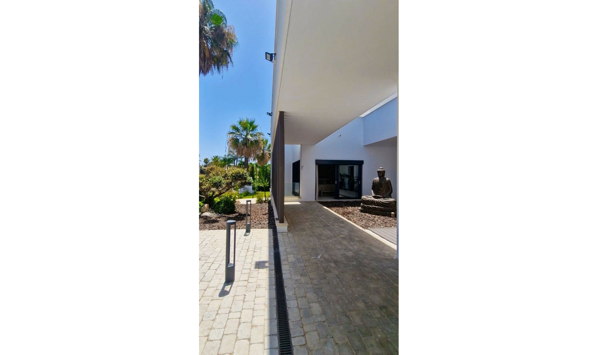 Resale - House -
Marbella