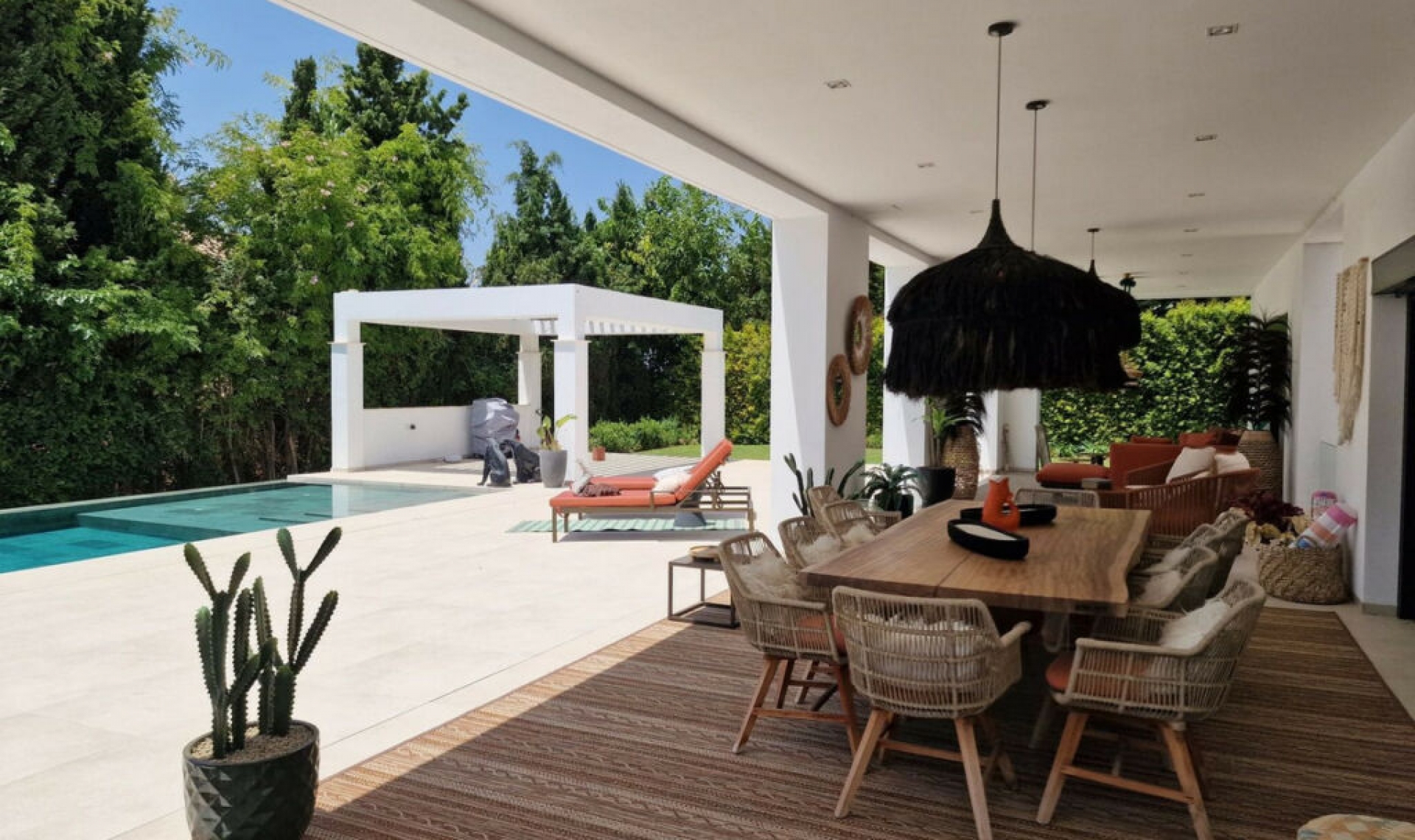 Resale - House -
Marbella